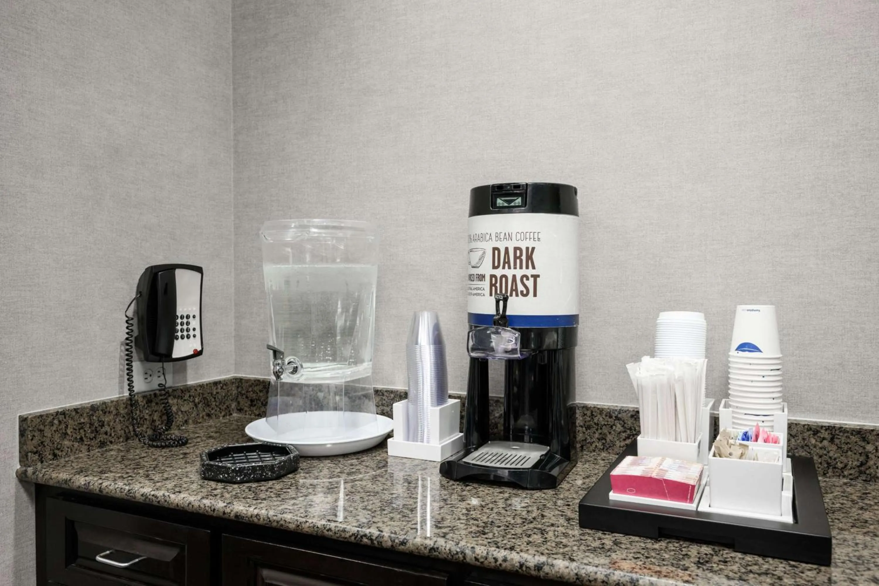 Dining area in Hampton Inn Evansville Airport