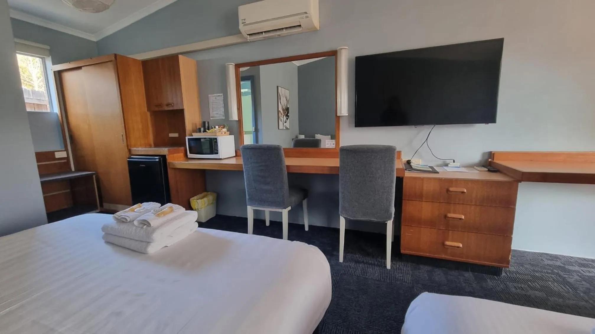 TV and multimedia, Bed in Waterview Gosford Motor Inn