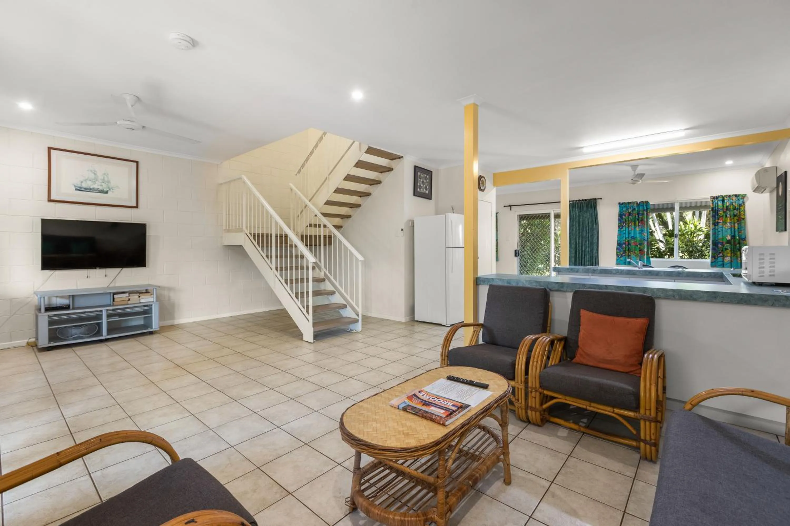 TV and multimedia in Cable Beachside Villas