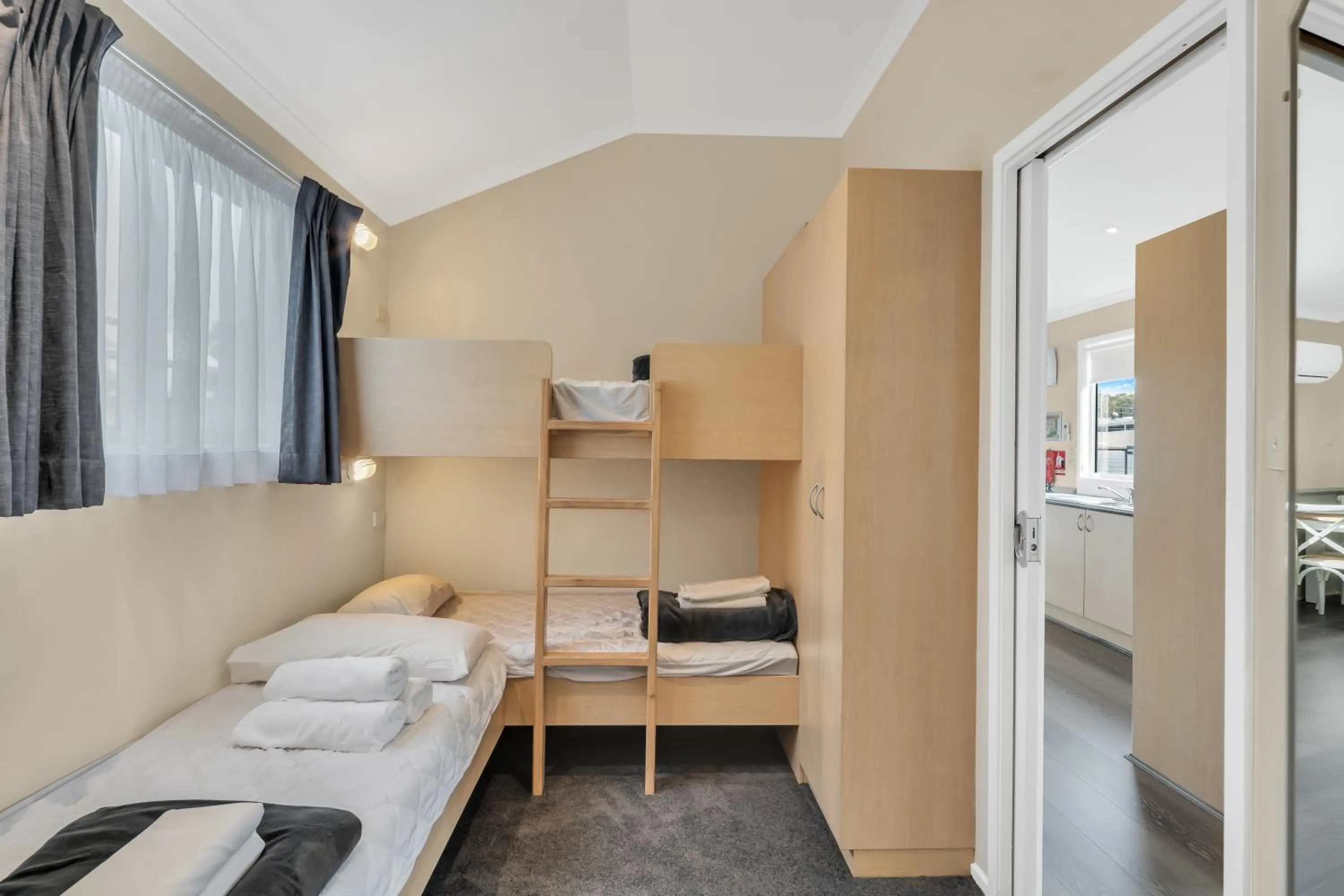 bunk bed, Bed in Ingenia Holidays Middle Rock