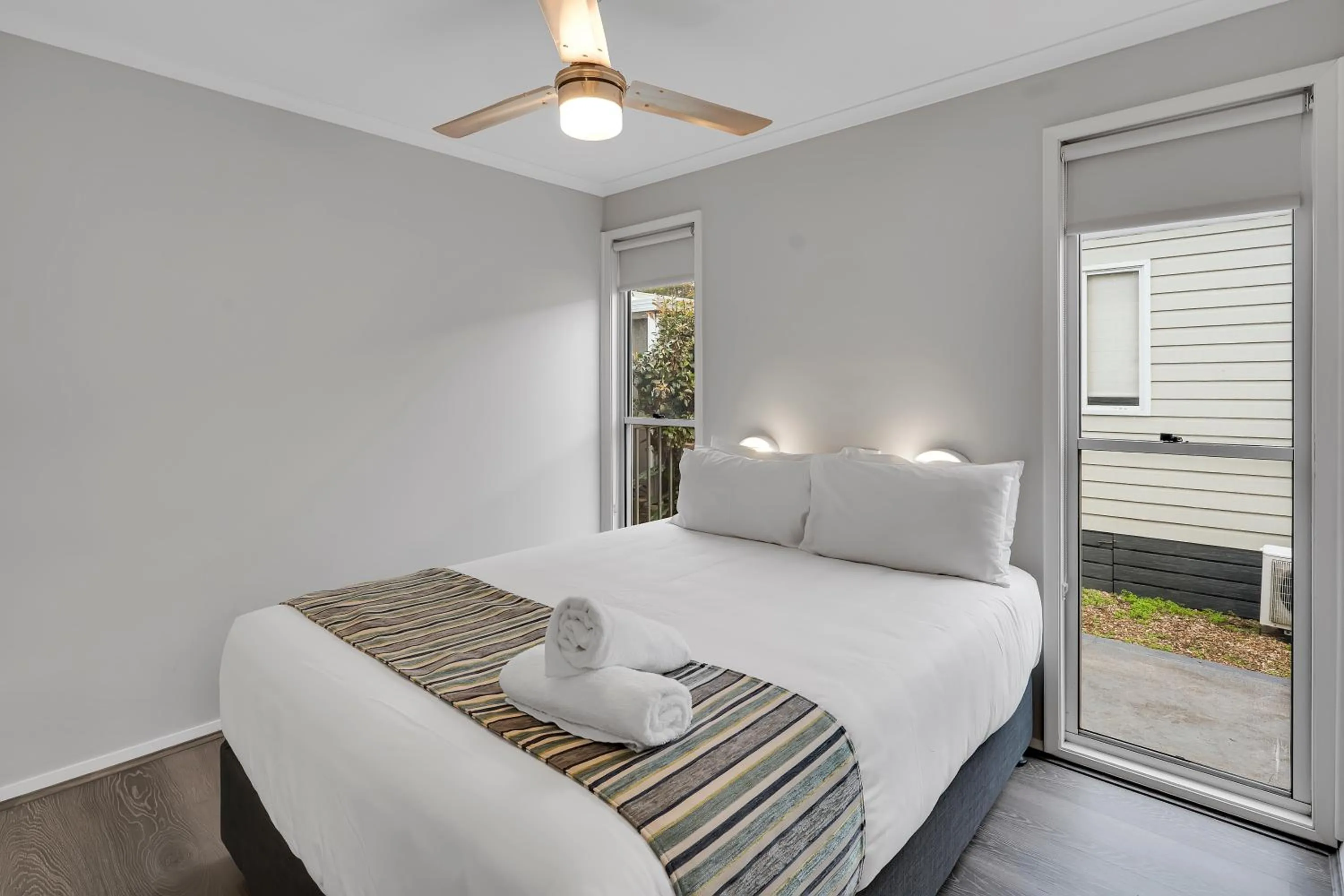 Bedroom, Bed in Ingenia Holidays Middle Rock