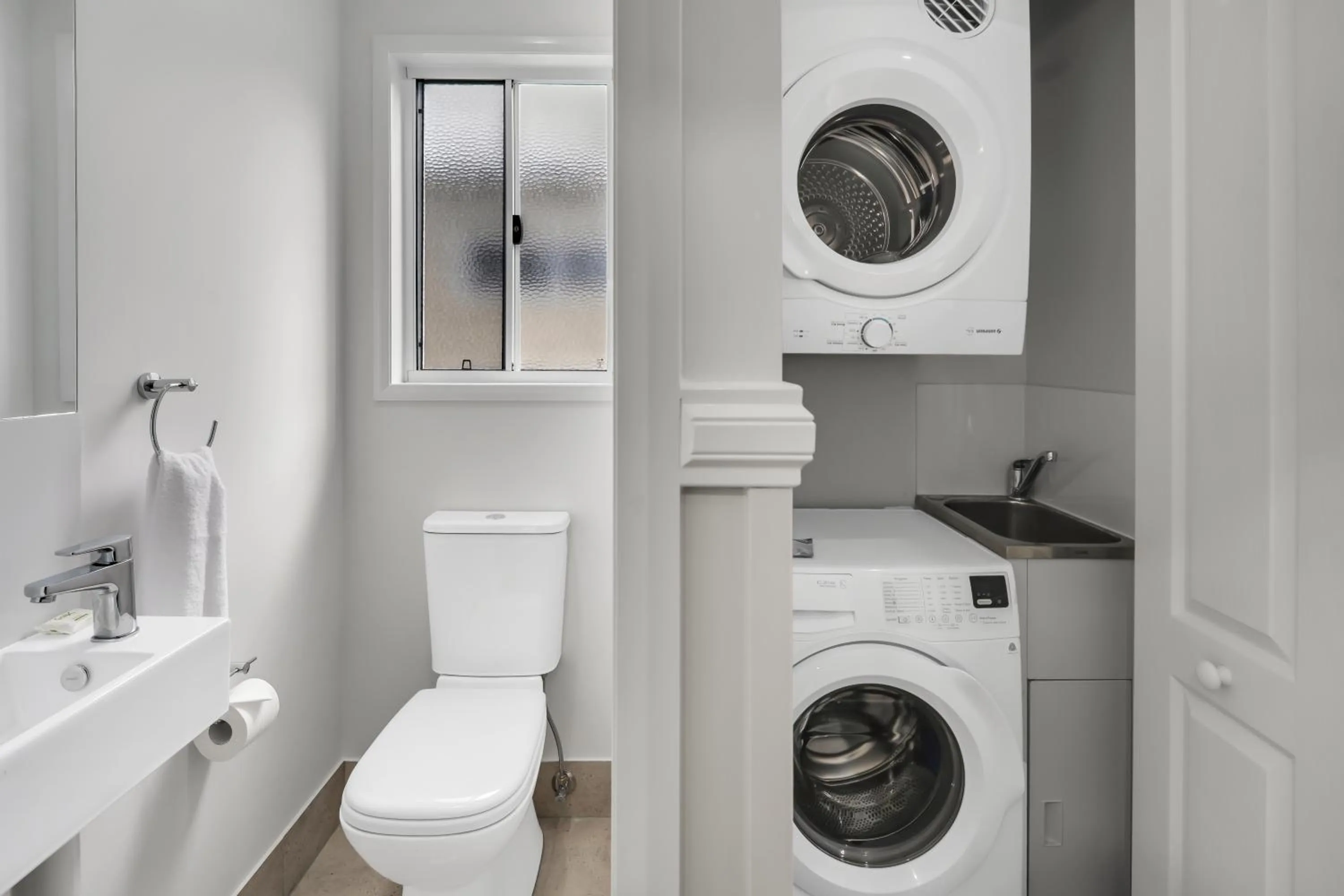 Bathroom in Ingenia Holidays Middle Rock