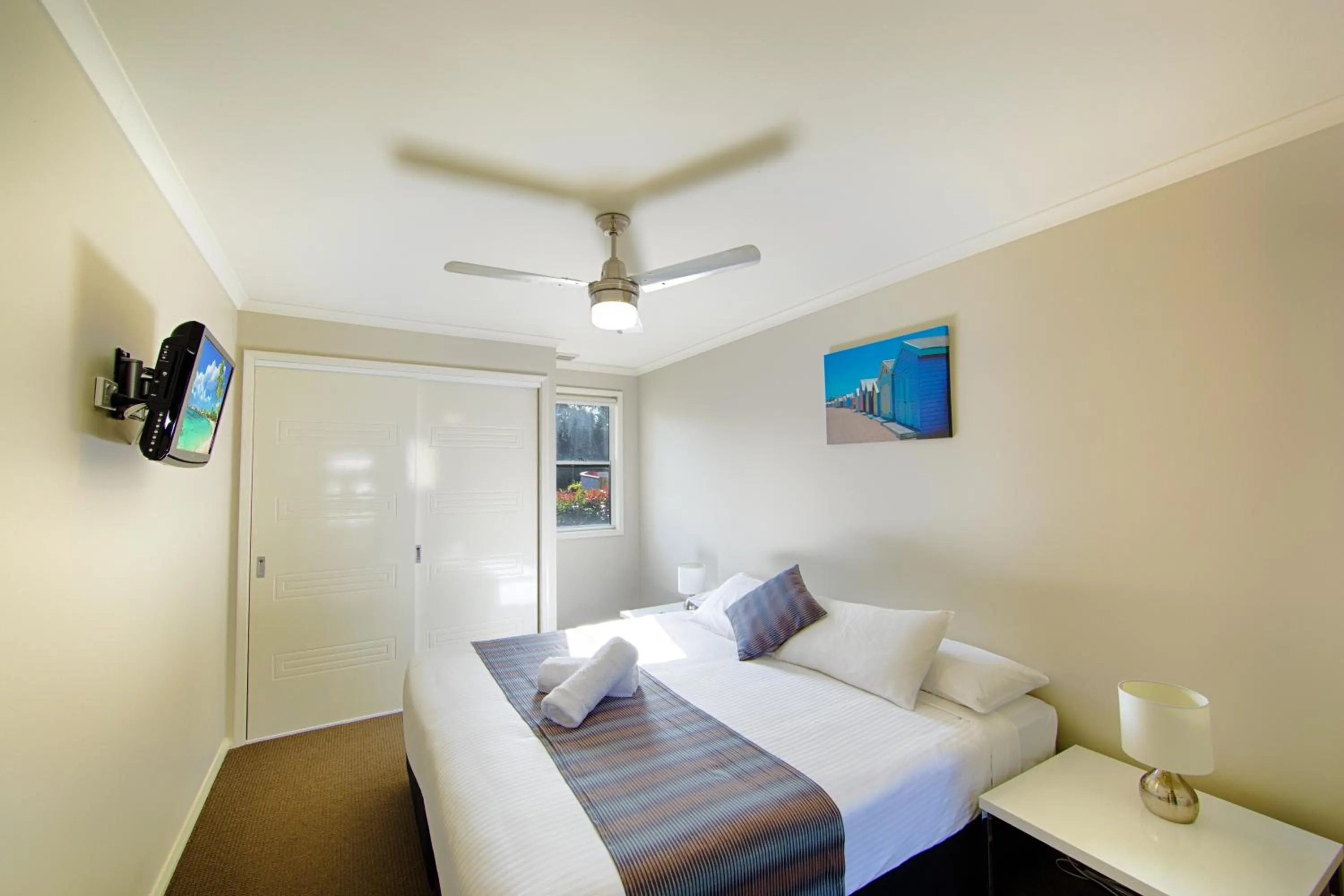 Bed in Ingenia Holidays Middle Rock