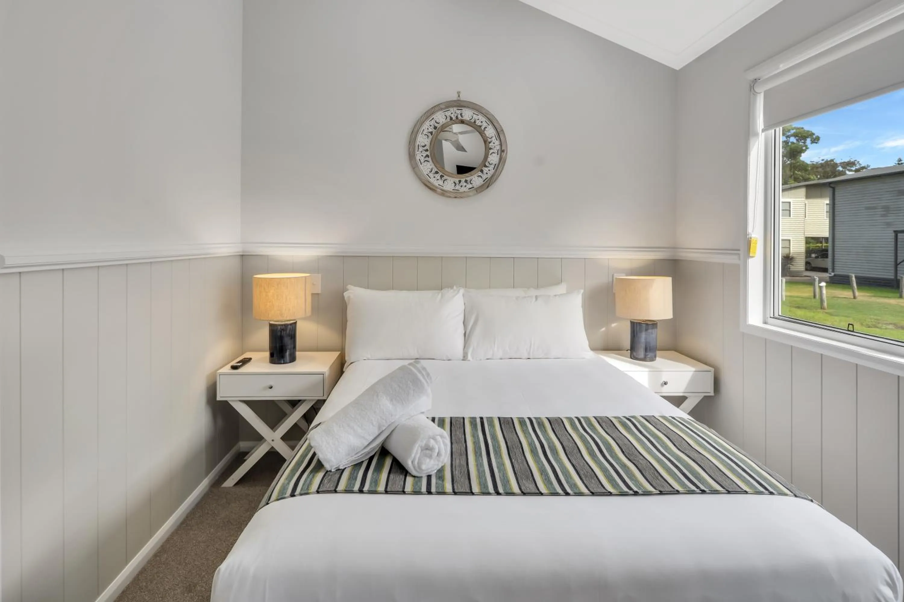 Bedroom, Bed in Ingenia Holidays Middle Rock