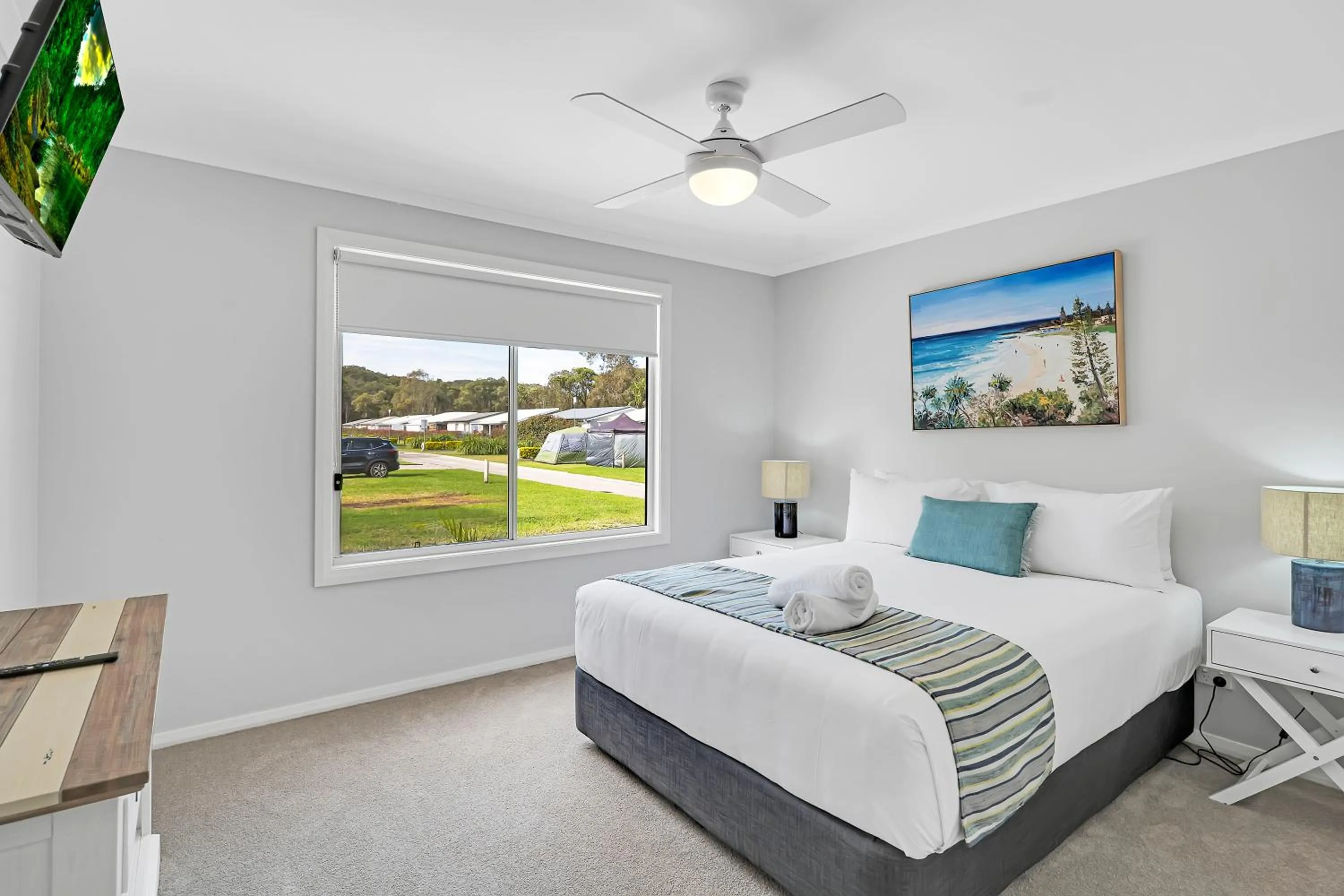 Bedroom, Bed in Ingenia Holidays Middle Rock