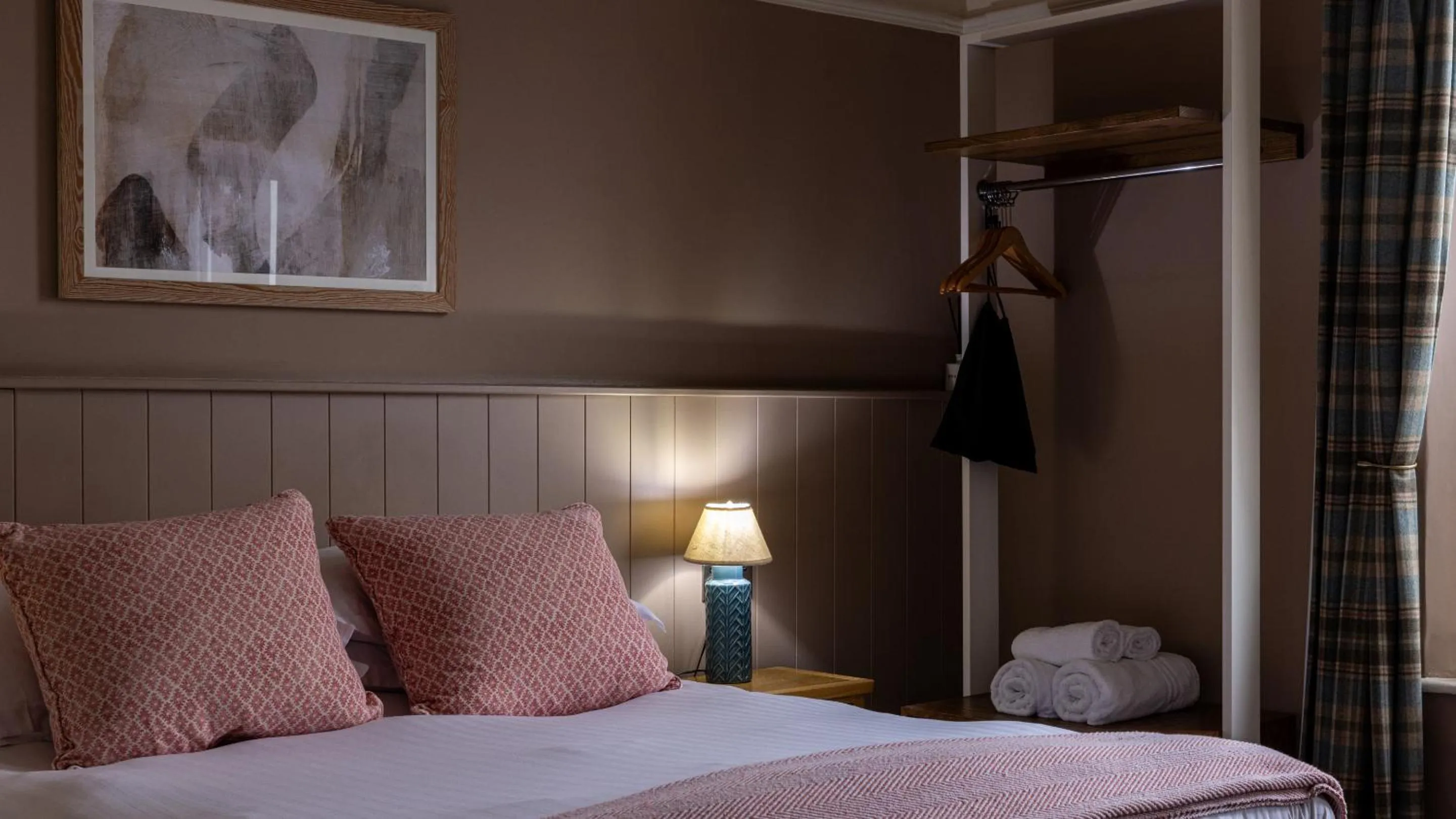 Bedroom, Bed in Burrator Inn