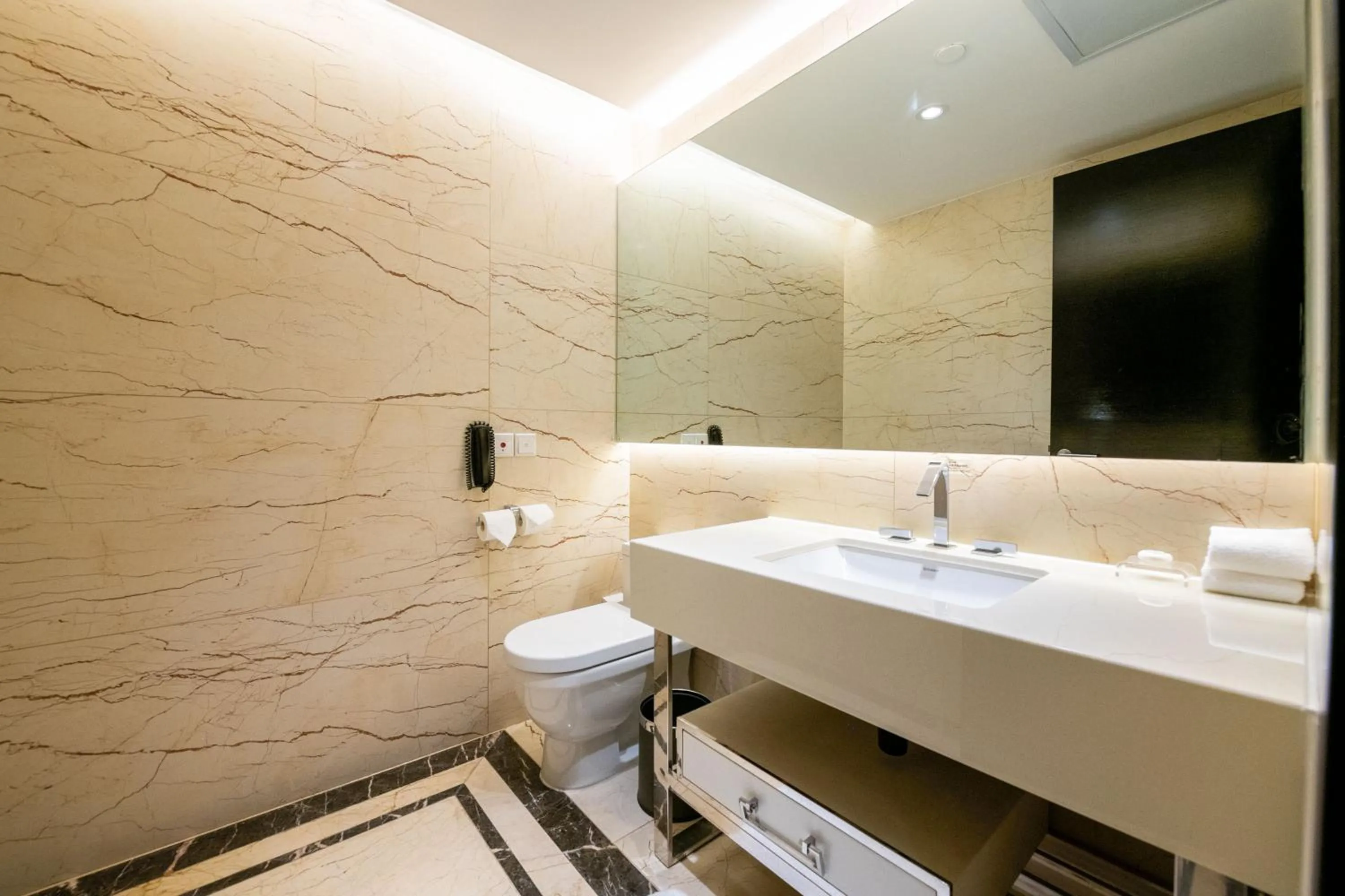 Toilet in Pullman Guiyang