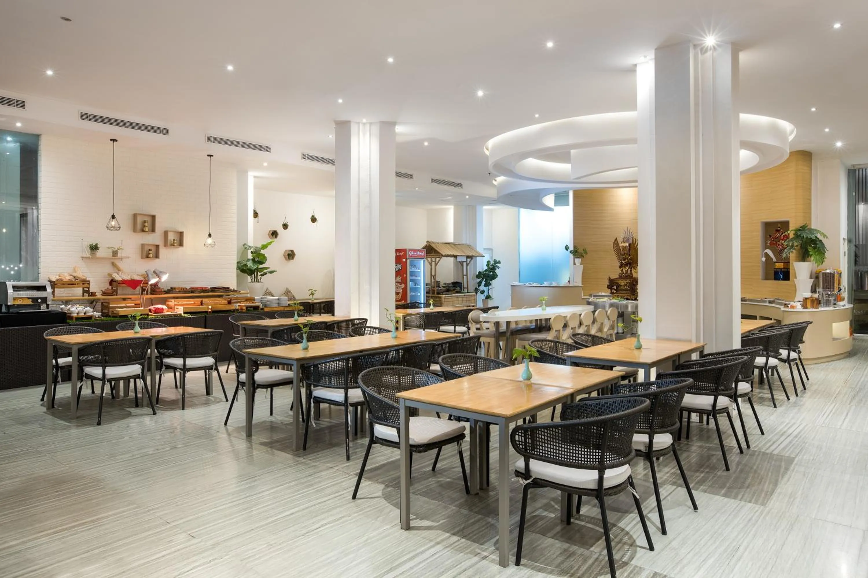 Restaurant/places to eat in HARRIS Hotel & Residences Sunset Road