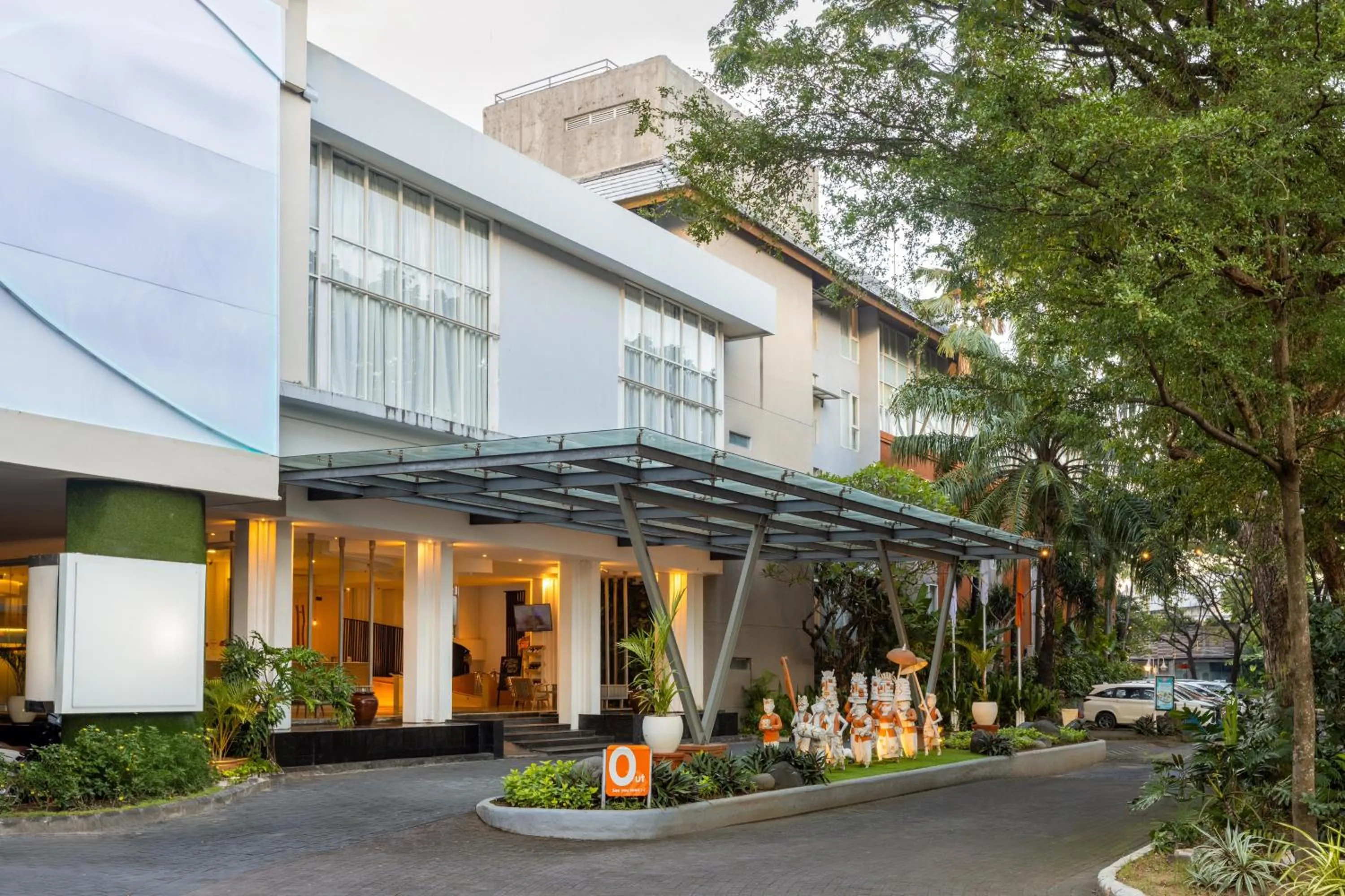 Property building in HARRIS Hotel & Residences Sunset Road