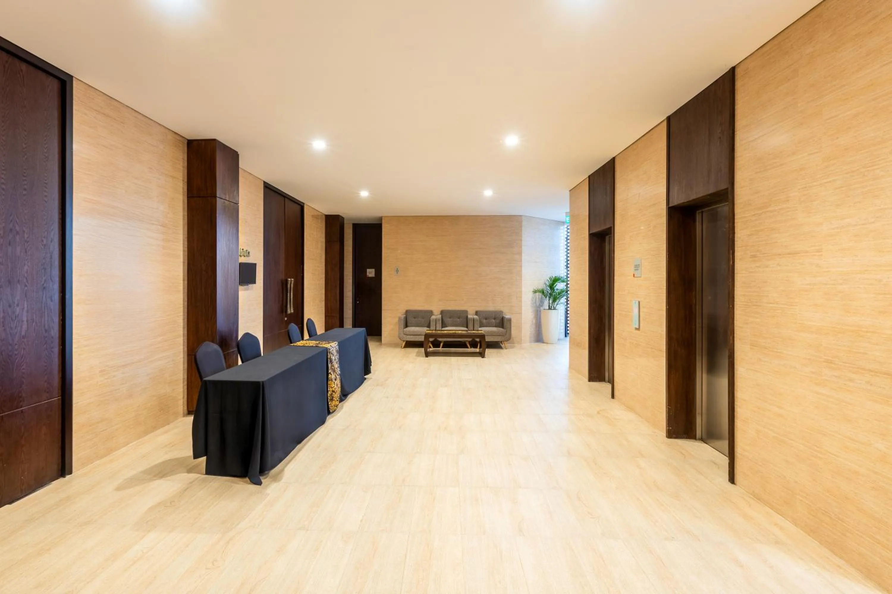 Meeting/conference room in HARRIS Hotel & Residences Sunset Road