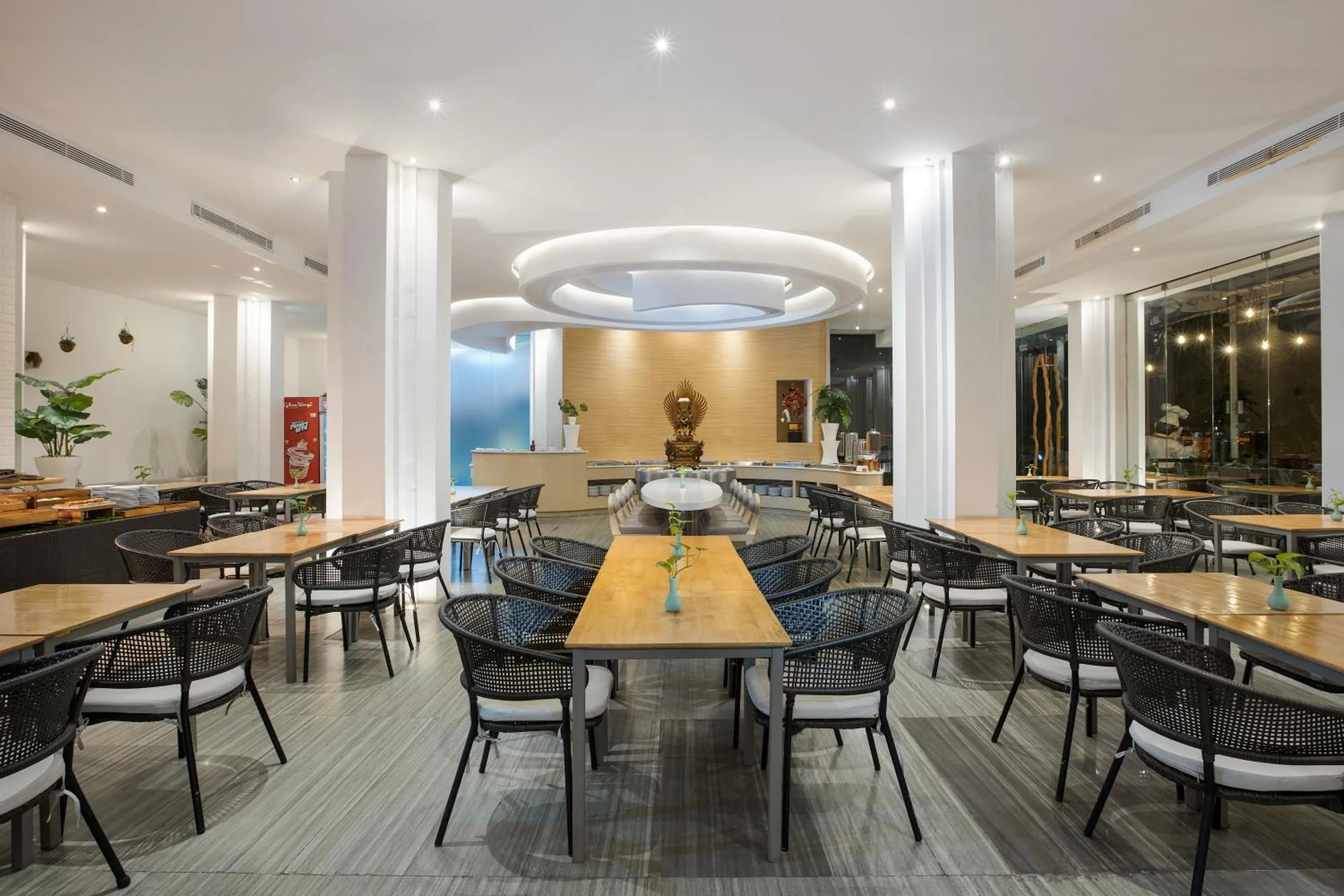 Restaurant/places to eat in HARRIS Hotel & Residences Sunset Road