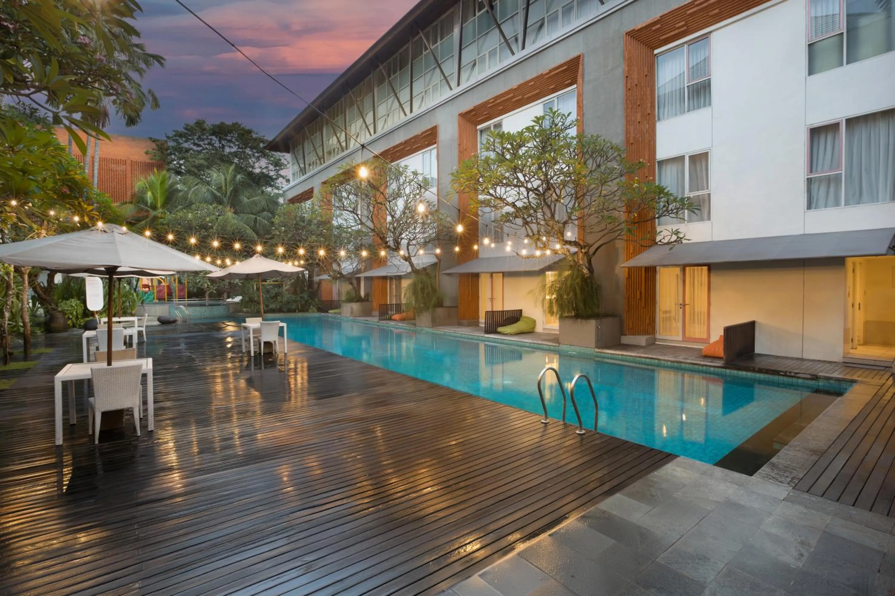 Swimming pool in HARRIS Hotel & Residences Sunset Road