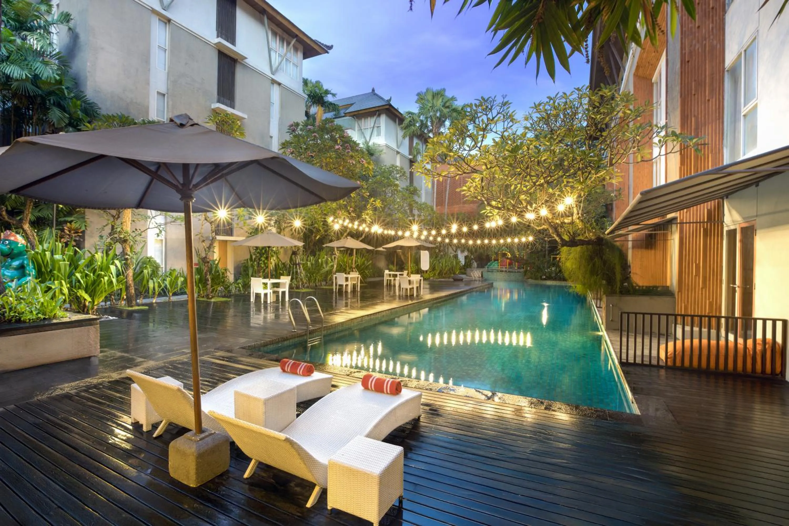 Swimming pool in HARRIS Hotel & Residences Sunset Road