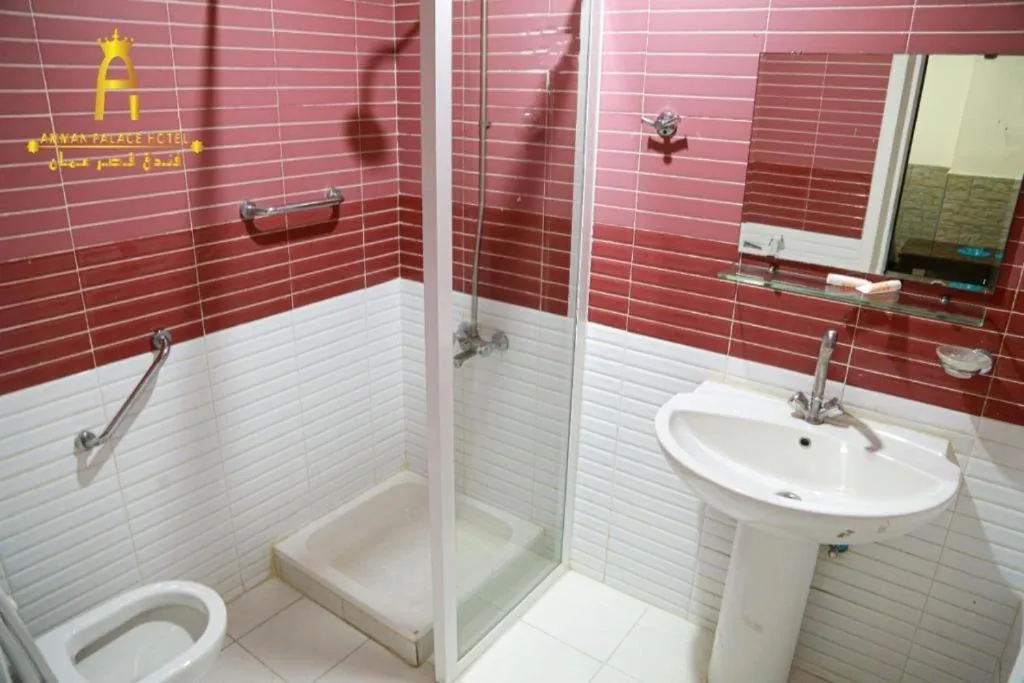 Shower in Amman Palace Hotel