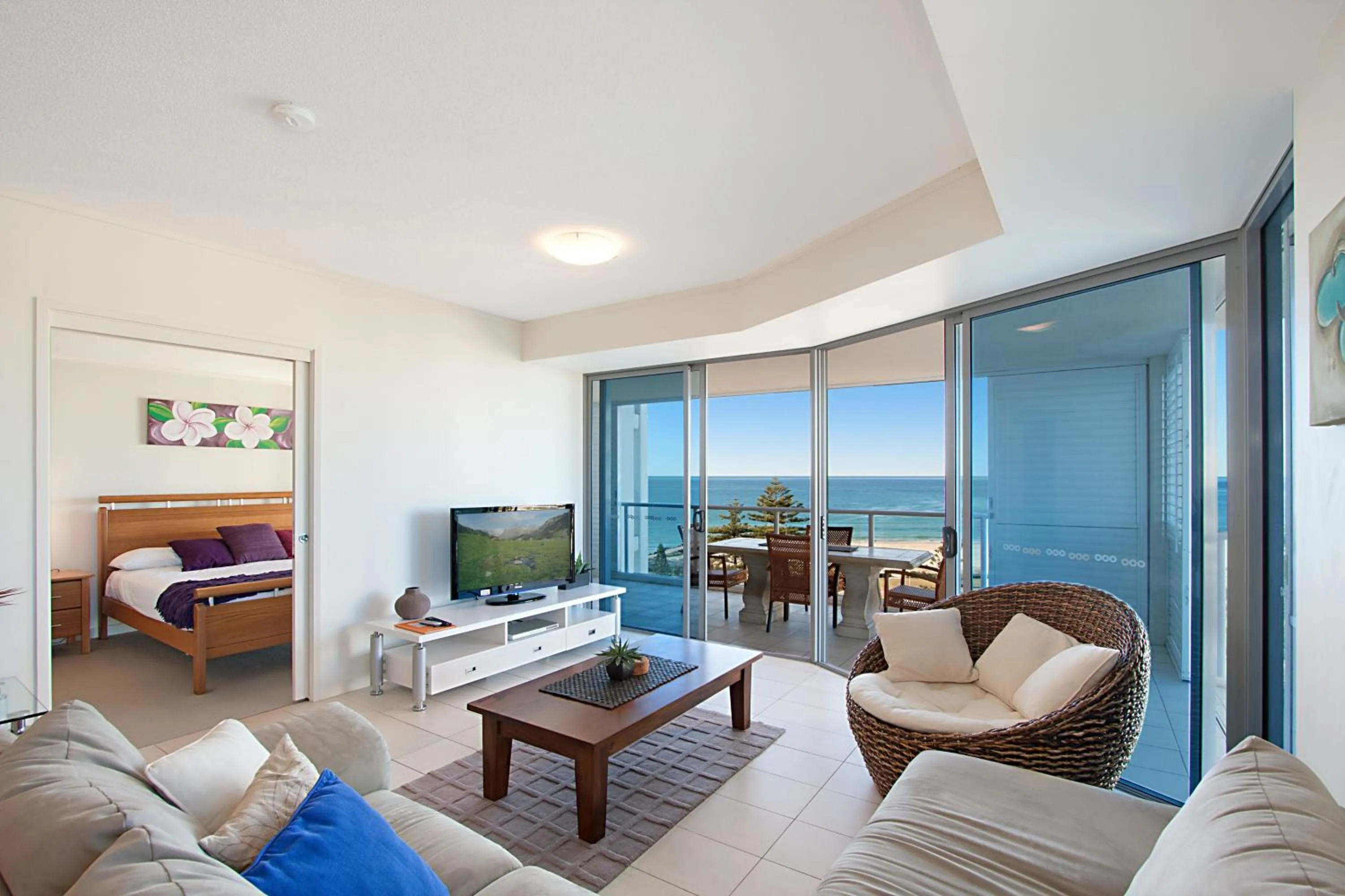 Living room, Bed in Blue C Coolangatta