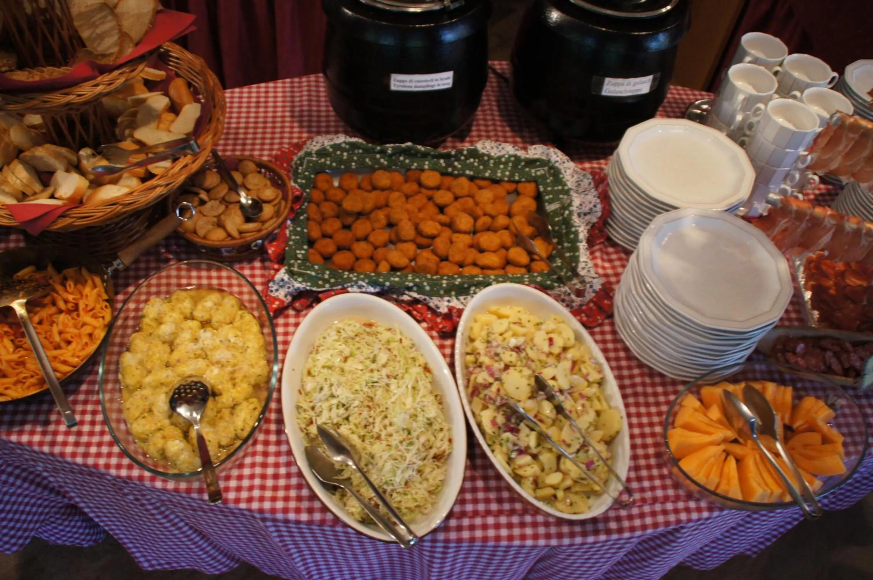 Food and drinks in Hotel Villa Emilia