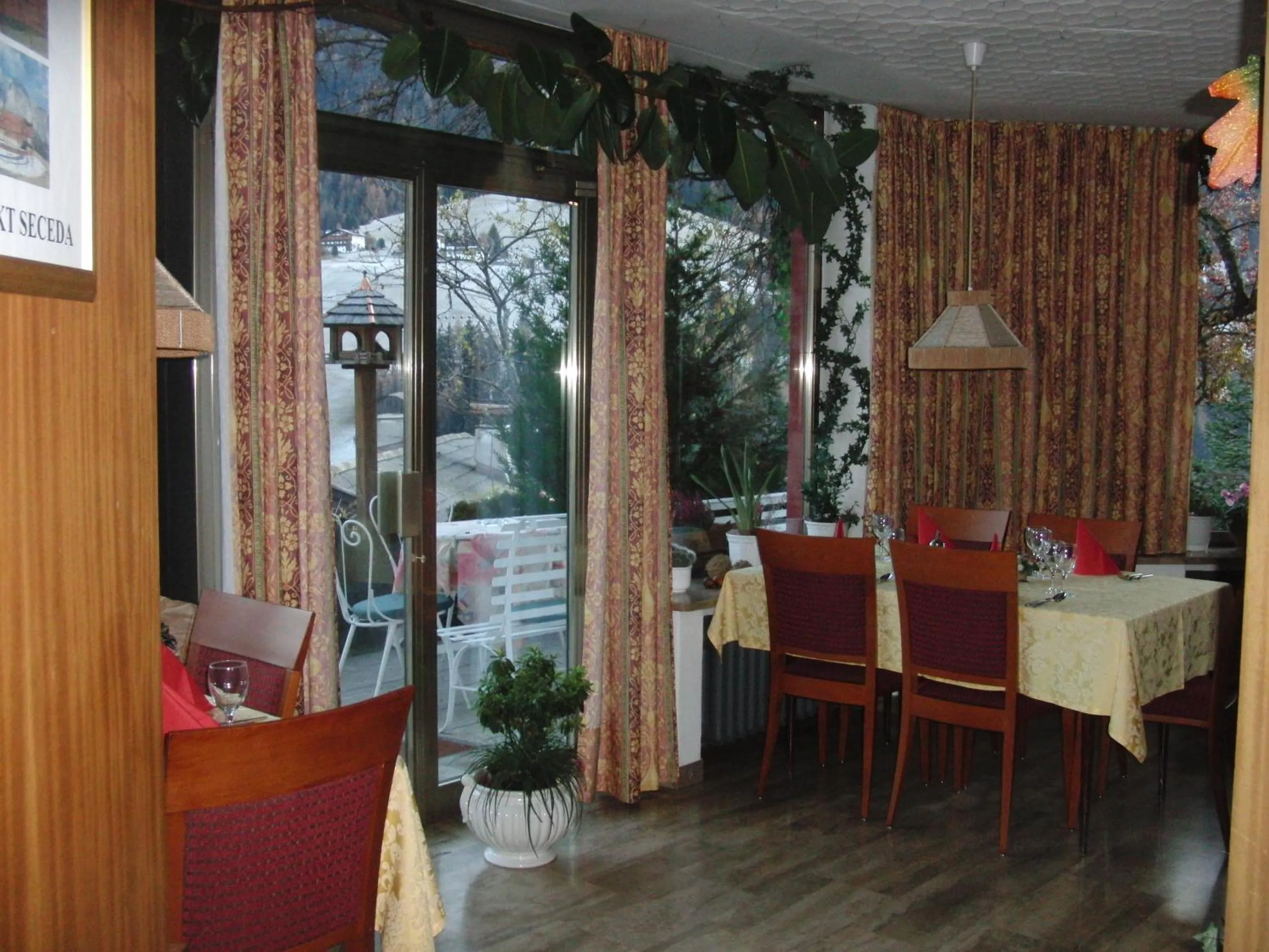 Restaurant/places to eat in Hotel Villa Emilia