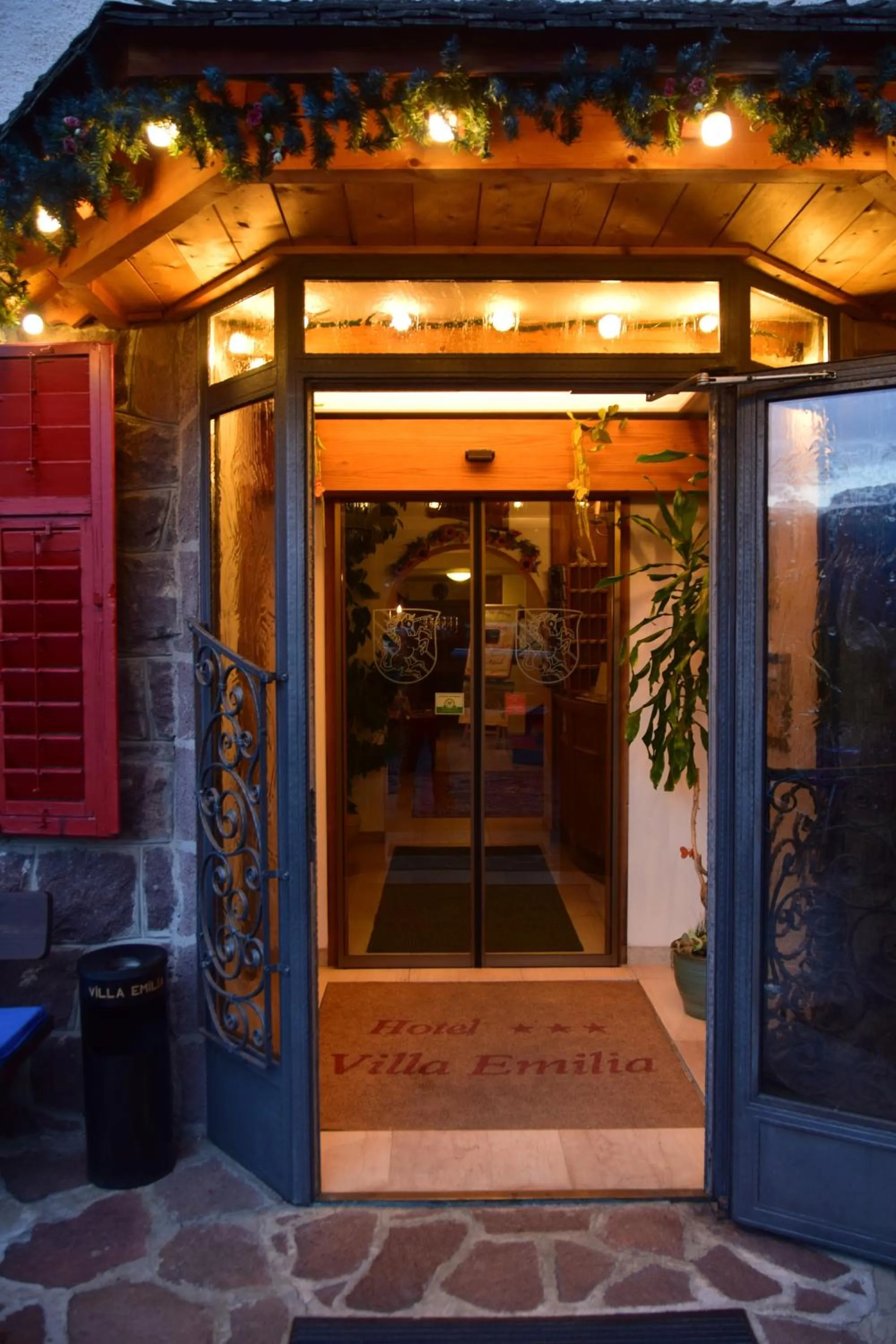 Facade/entrance in Hotel Villa Emilia