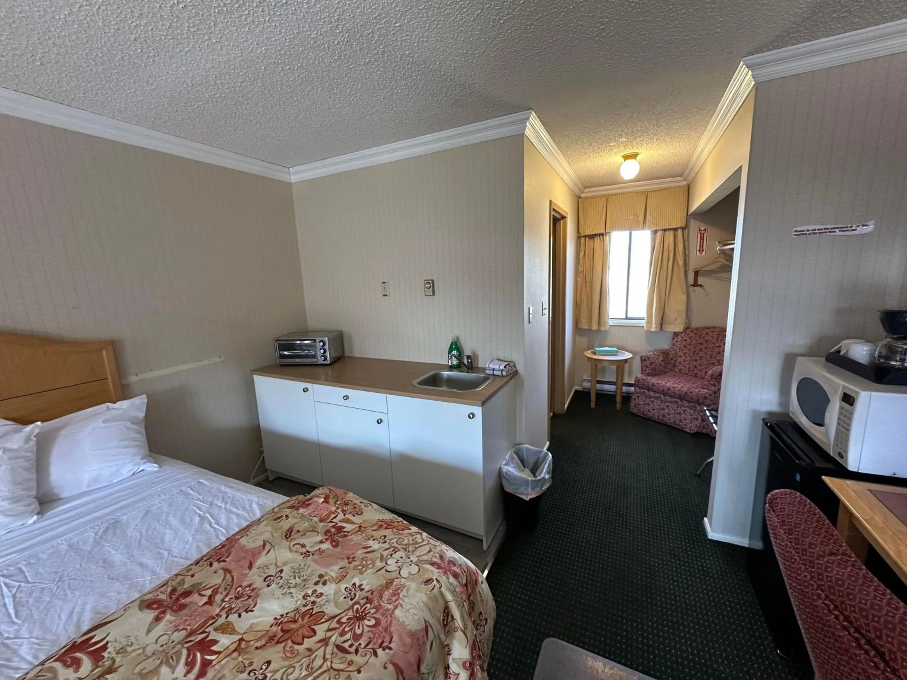 Bed in Travelodge by Wyndam Chetwynd