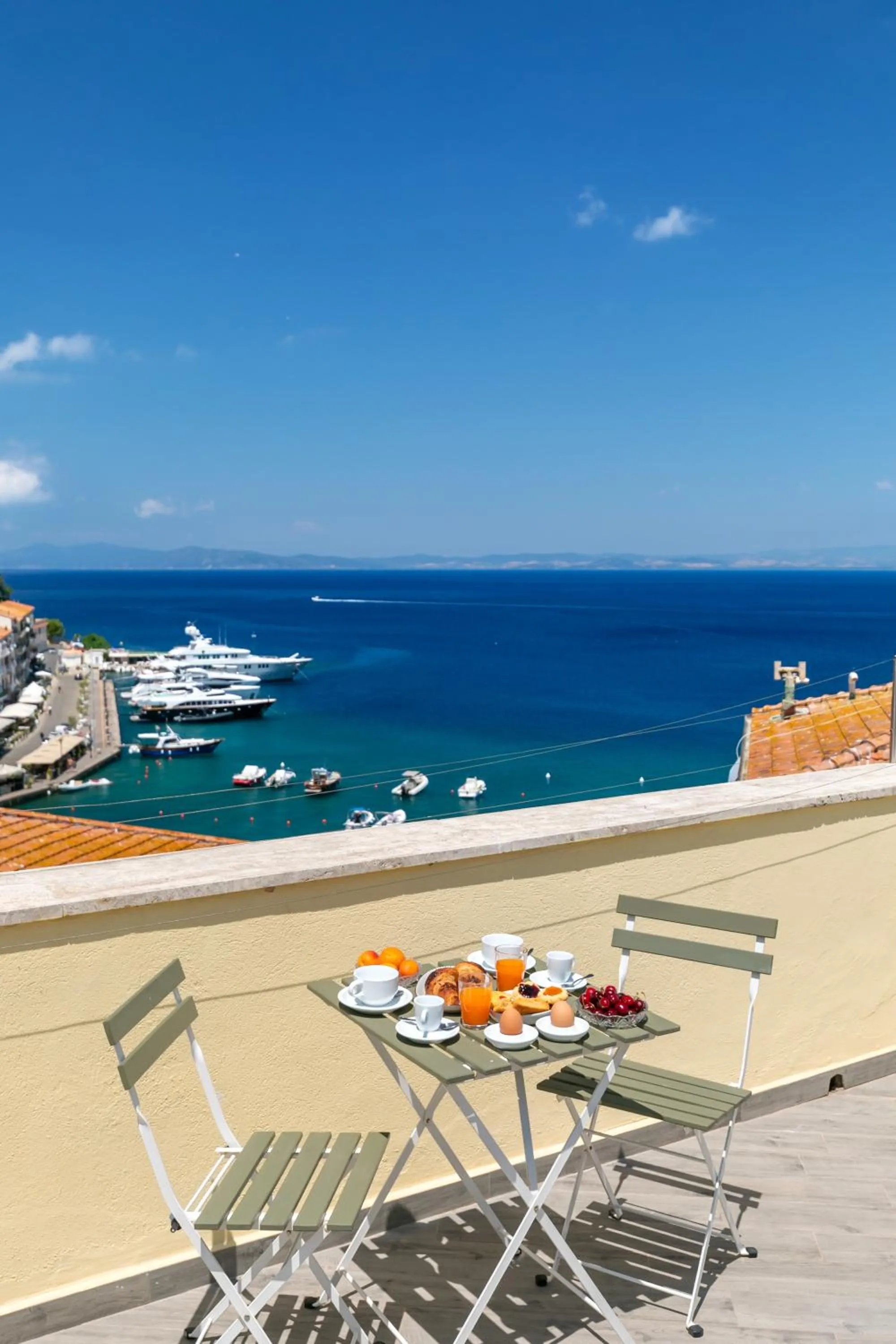 Breakfast in Hotel Week End