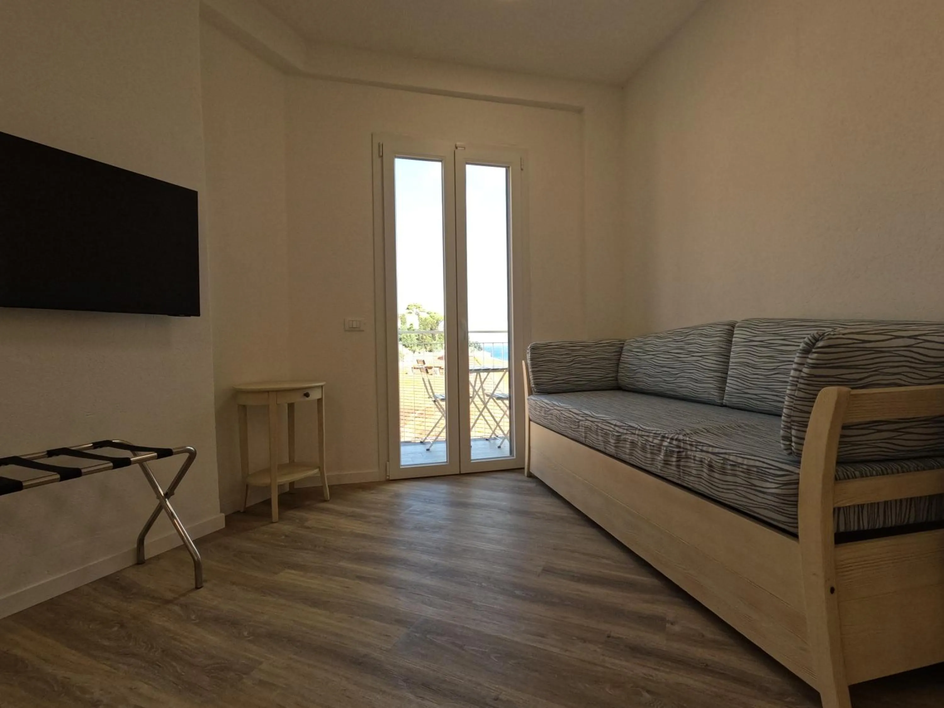 TV and multimedia in Hotel Week End