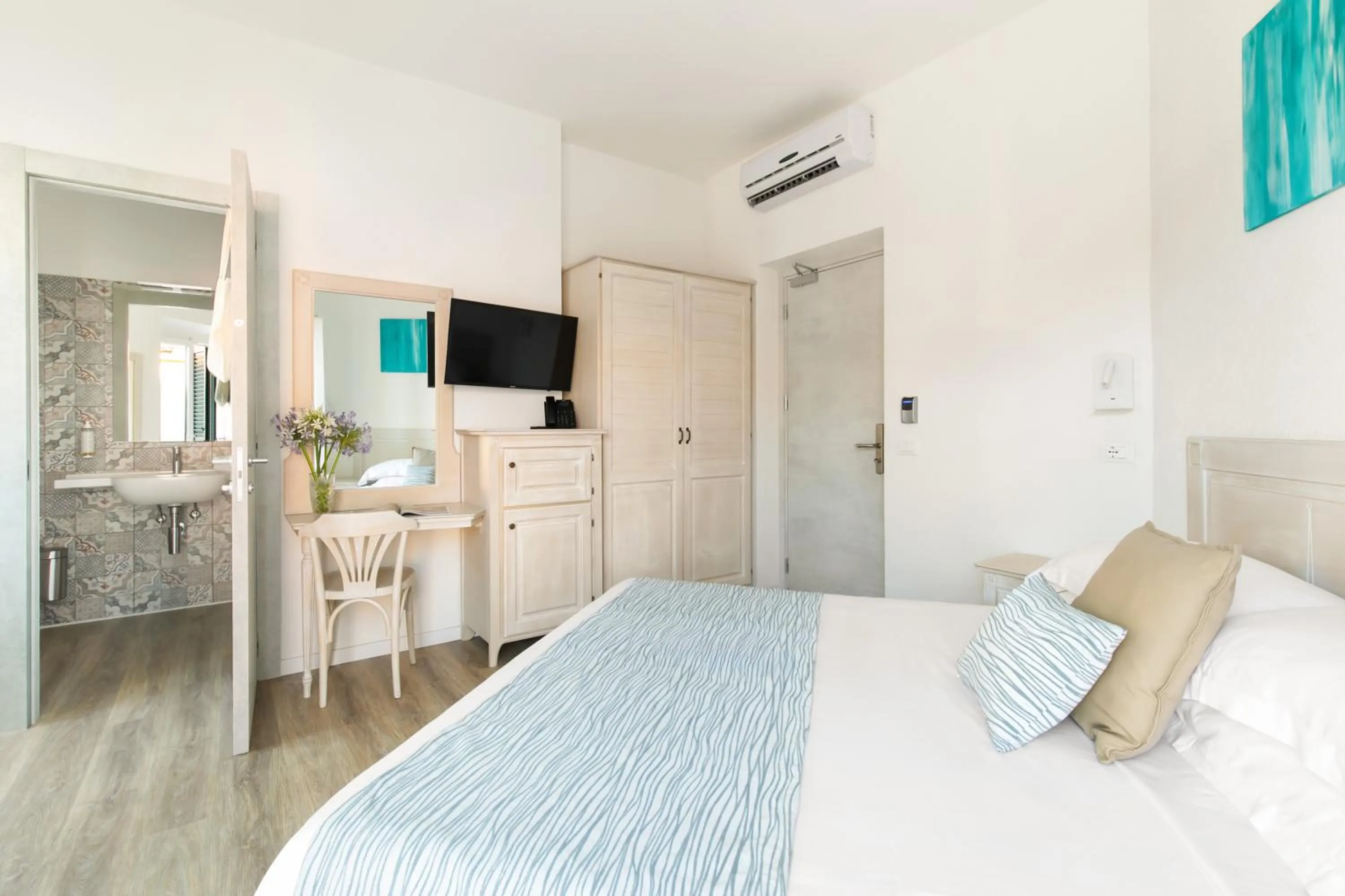 TV and multimedia, Bed in Hotel Week End