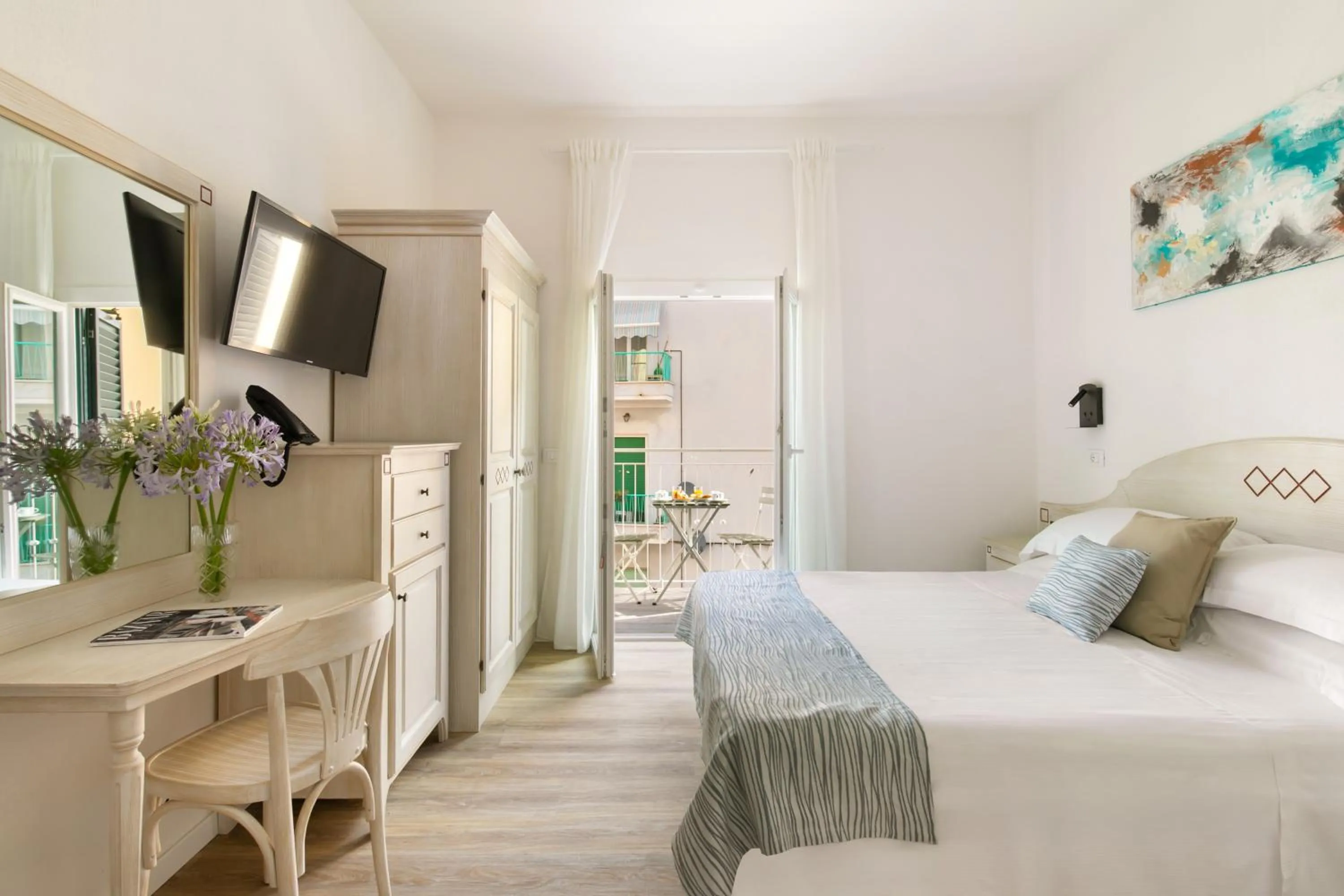 TV and multimedia, Bed in Hotel Week End