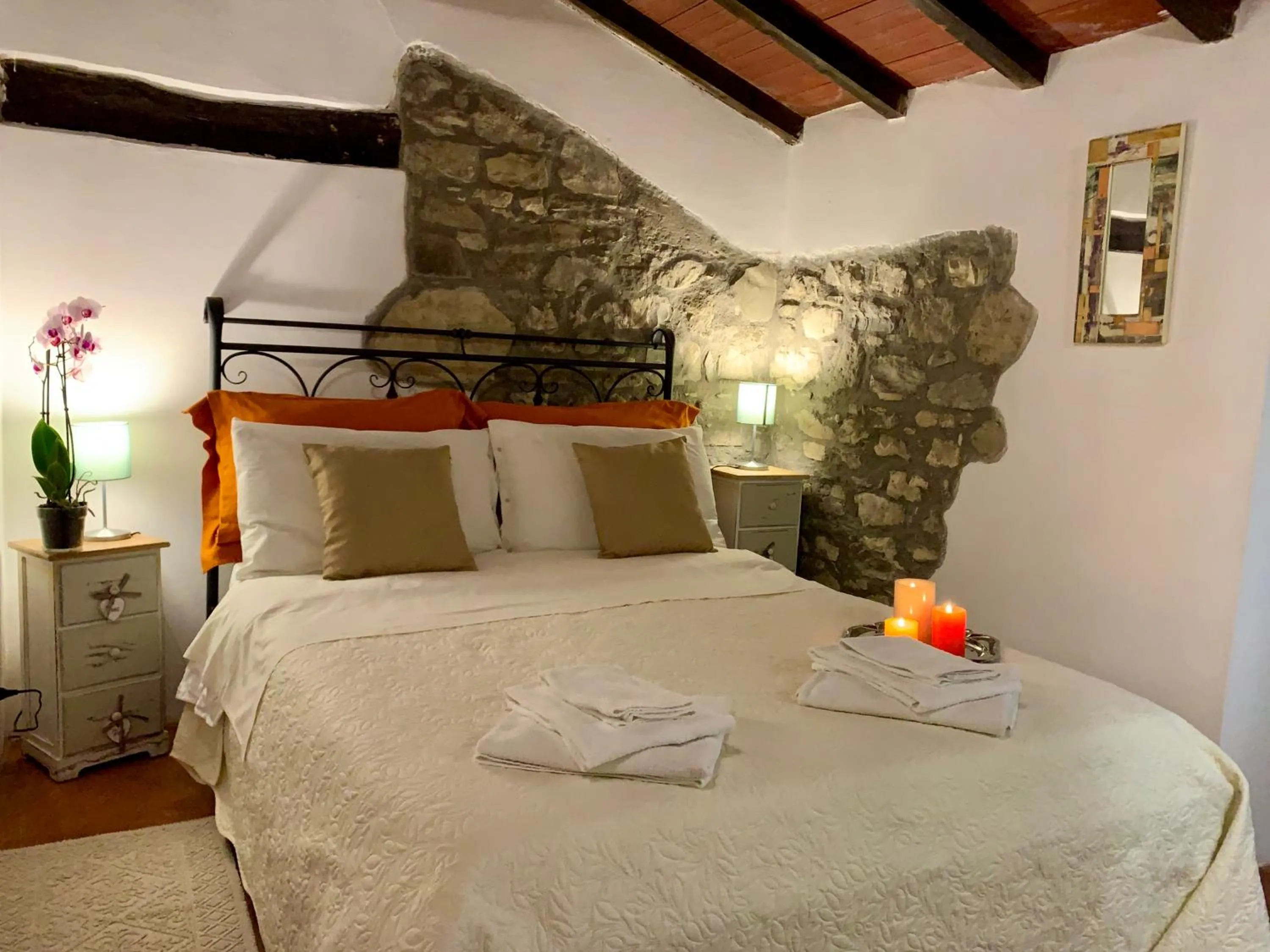 Photo of the whole room, Bed in Villa del lago