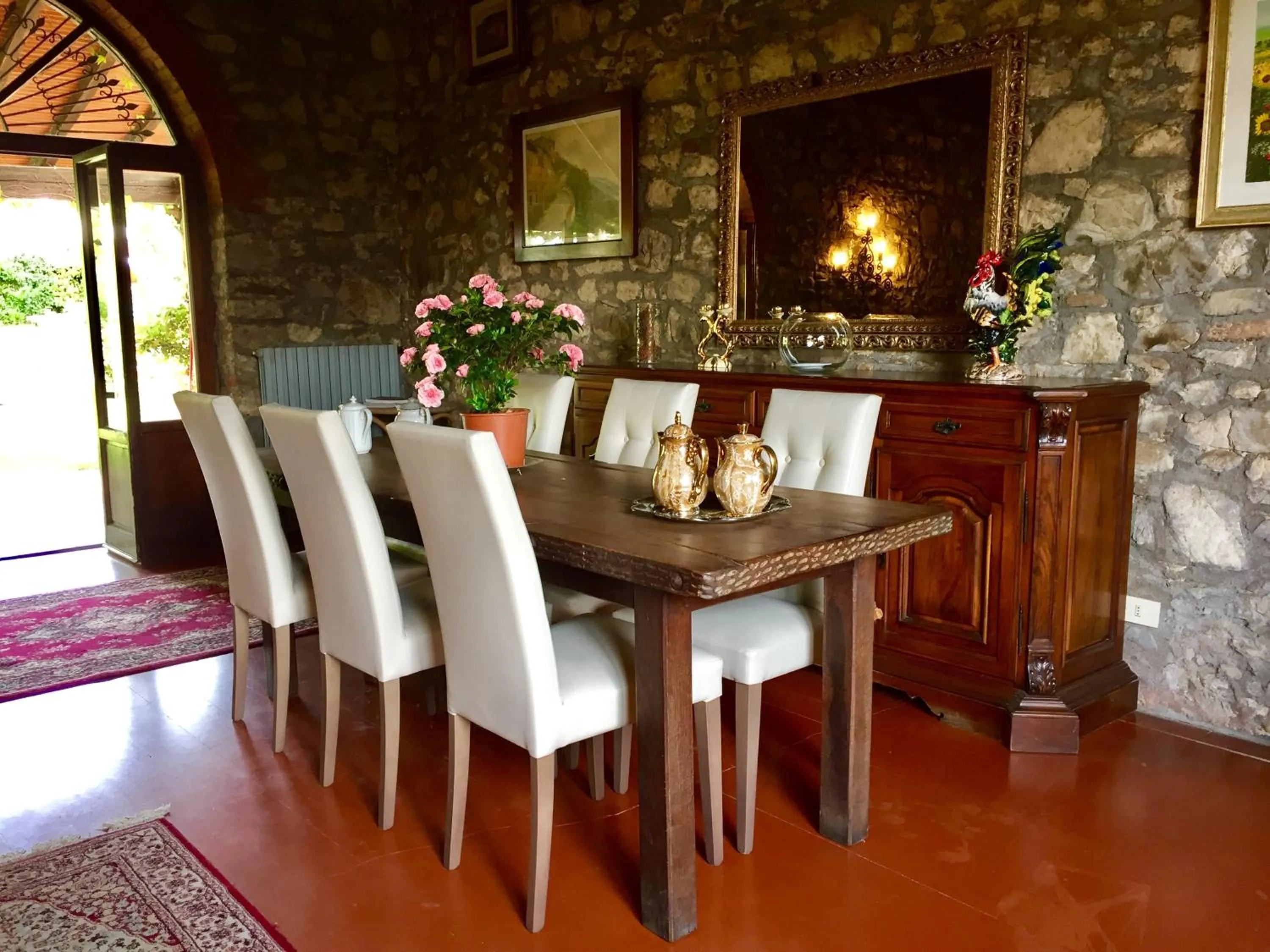 Dining area in Villa del lago
