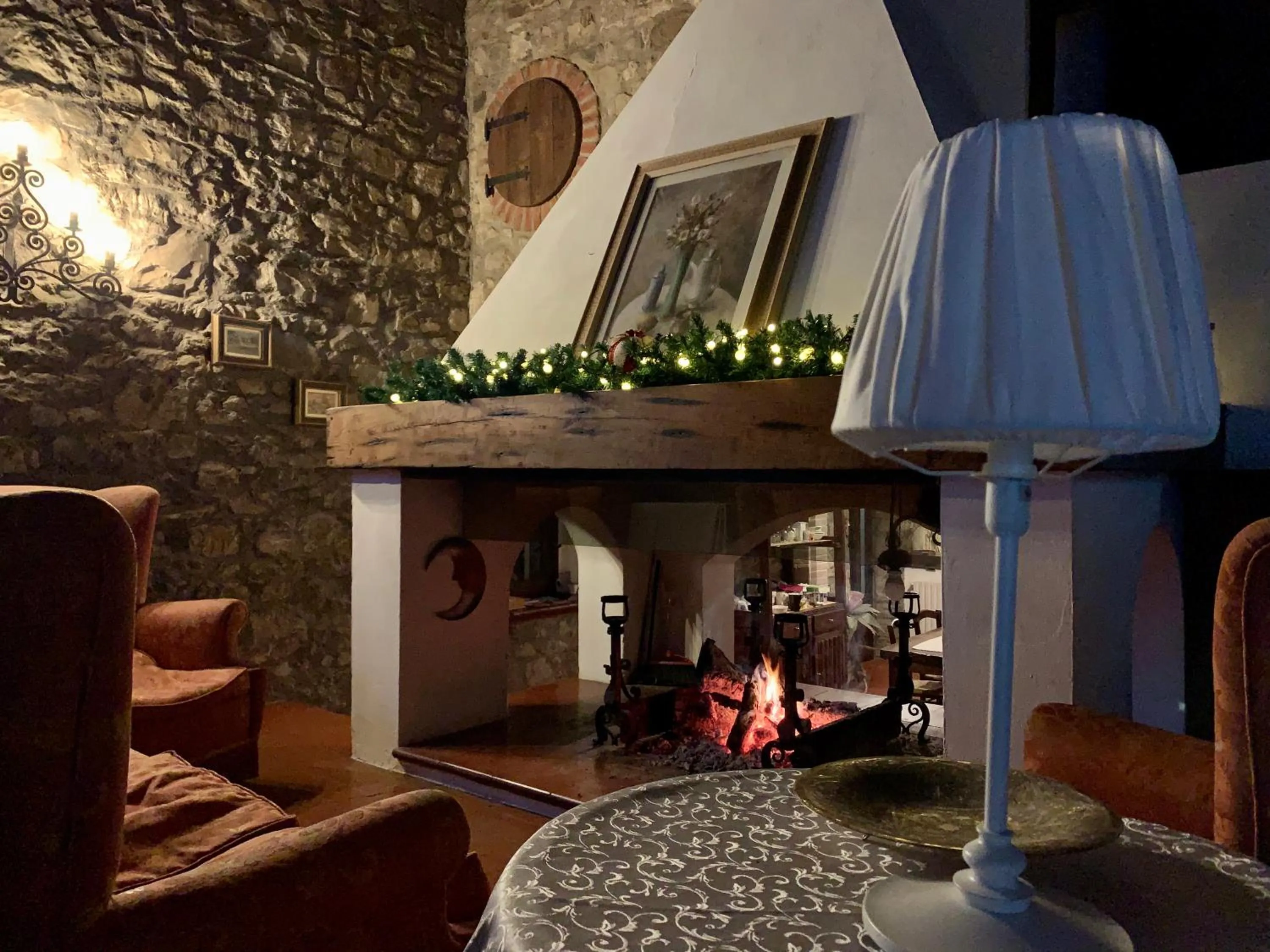 Communal lounge/ TV room in Villa del lago