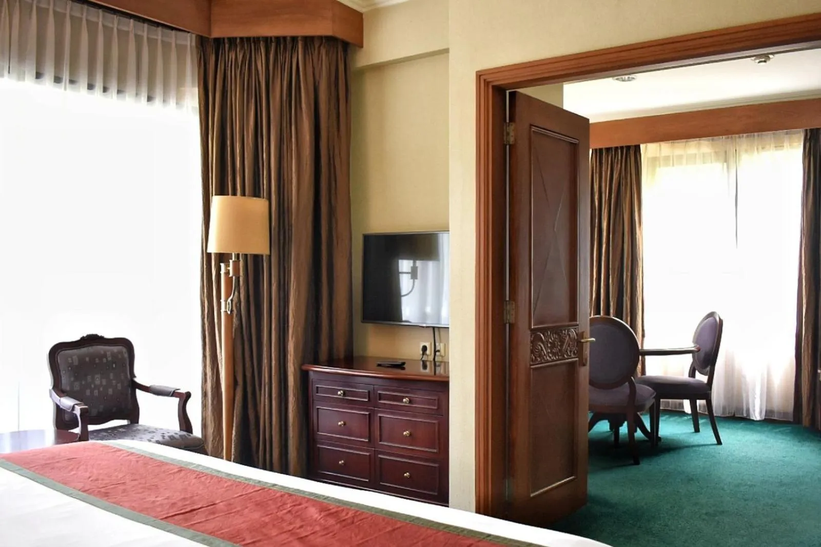 Seating area, Bed in Prime Plaza Hotel Purwakarta