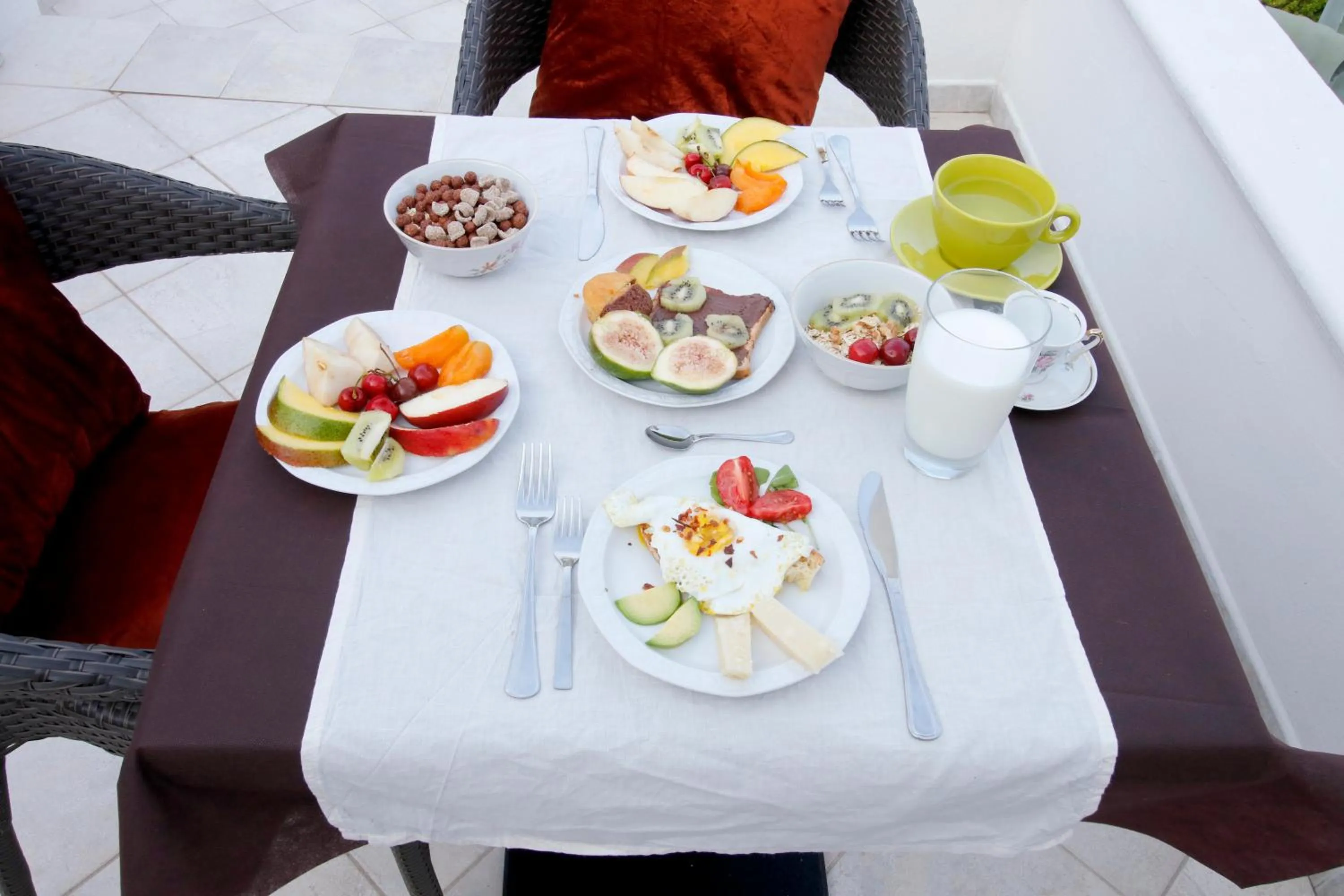 Breakfast in Petra Maris B&B