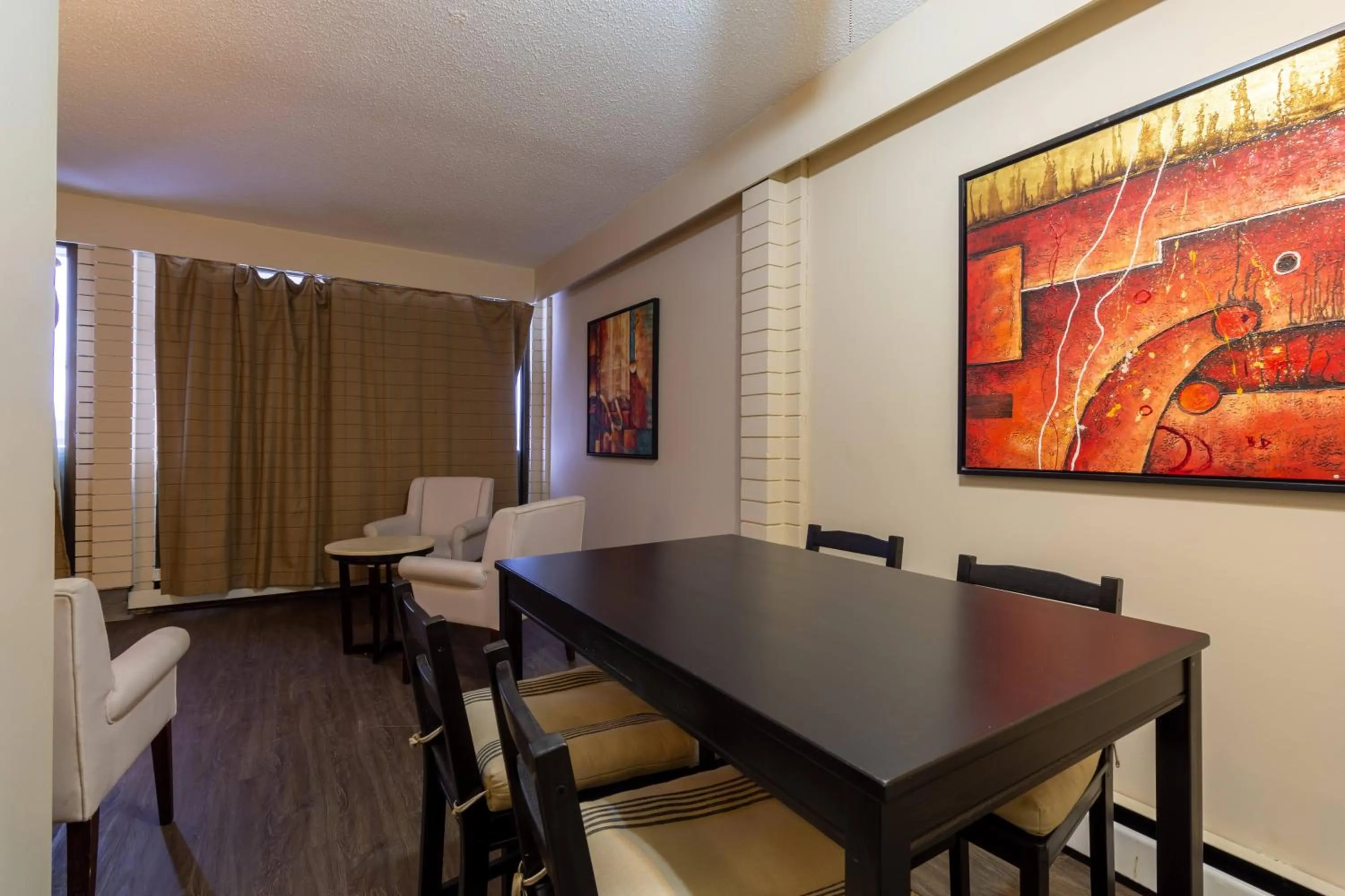Dining Area in North Star Inn & Suites