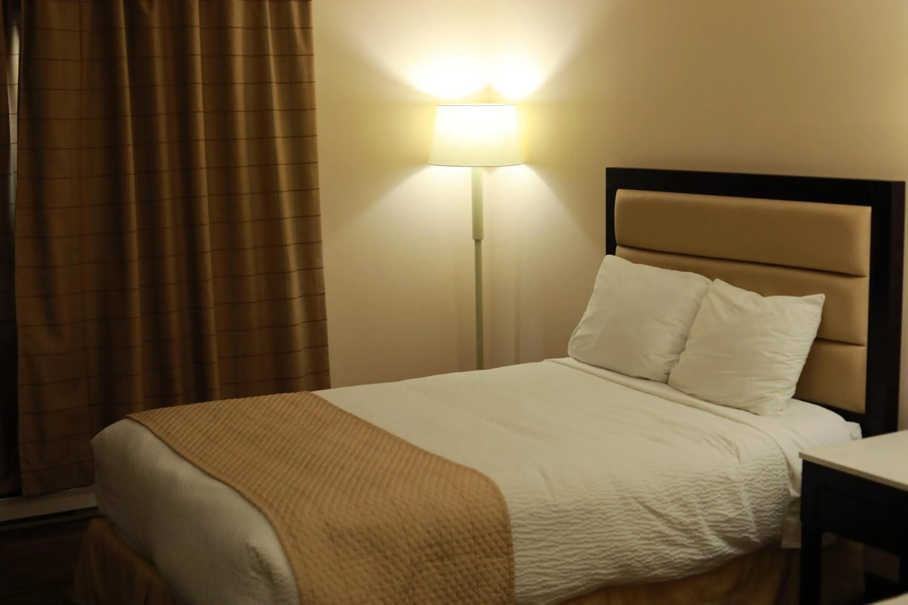 Bed in North Star Inn & Suites