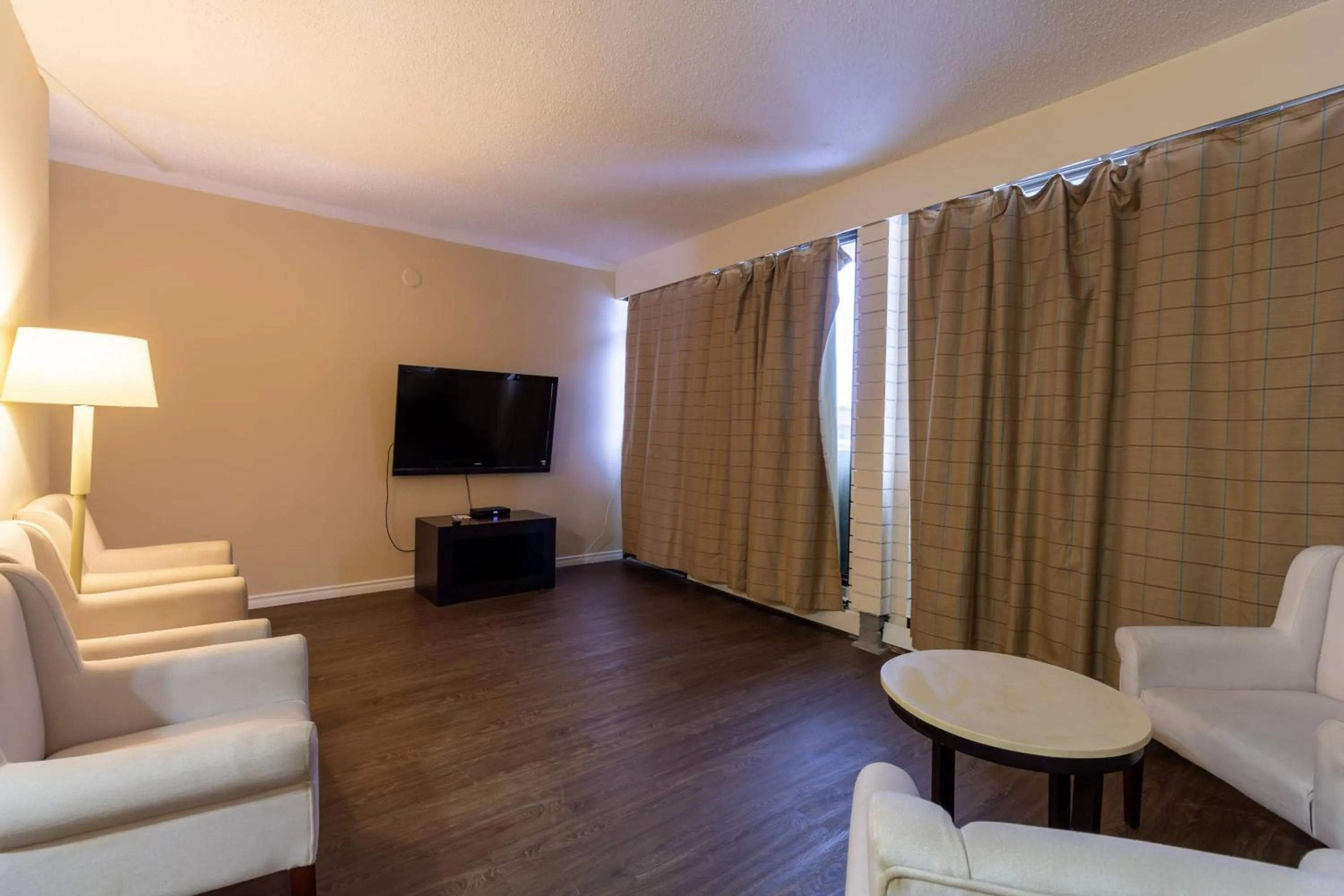 TV and multimedia, TV/Entertainment Center in North Star Inn & Suites