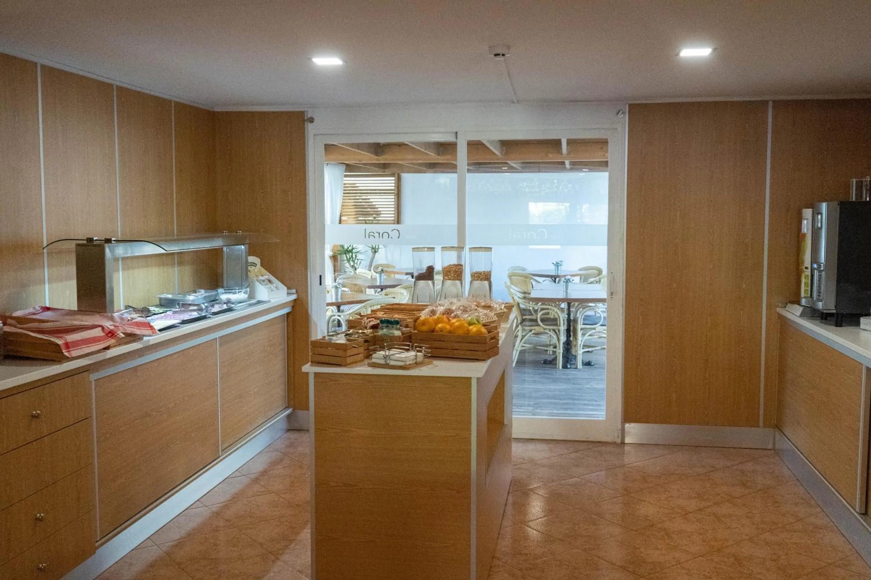 Food and drinks in Coral beach house & food