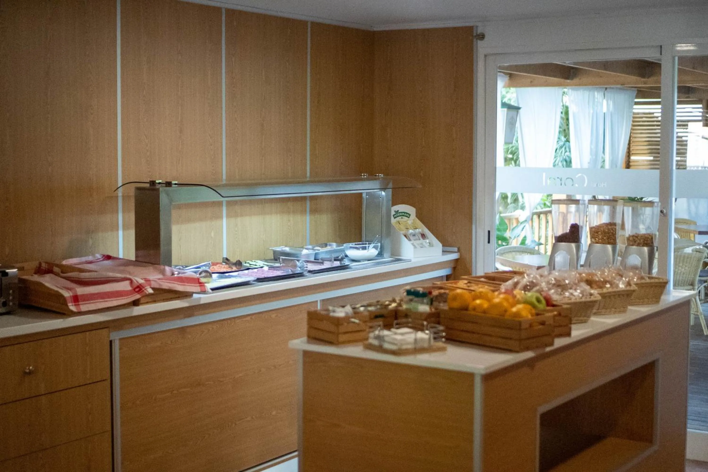 Food and drinks in Coral beach house & food