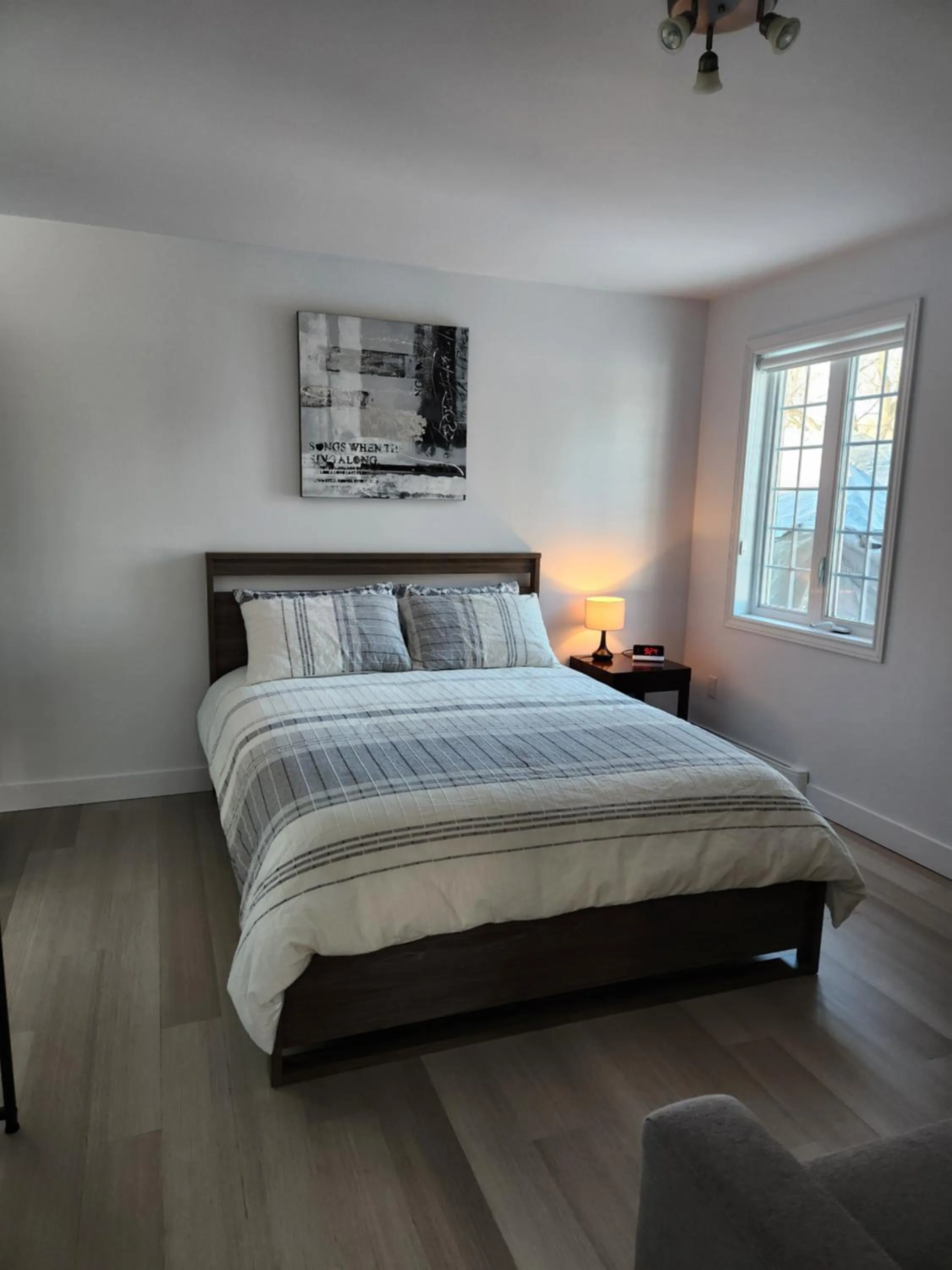 Shower, Bed in Gîte B&B - Aubergélit inc