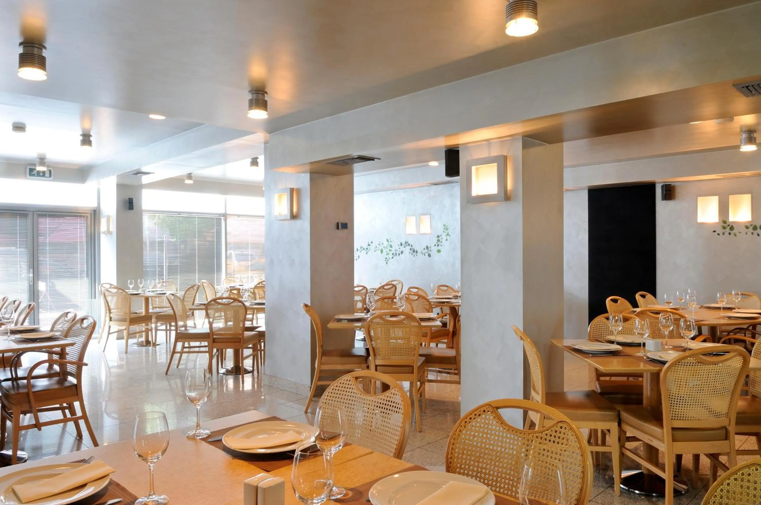 Restaurant/places to eat in Maniatis Hotel