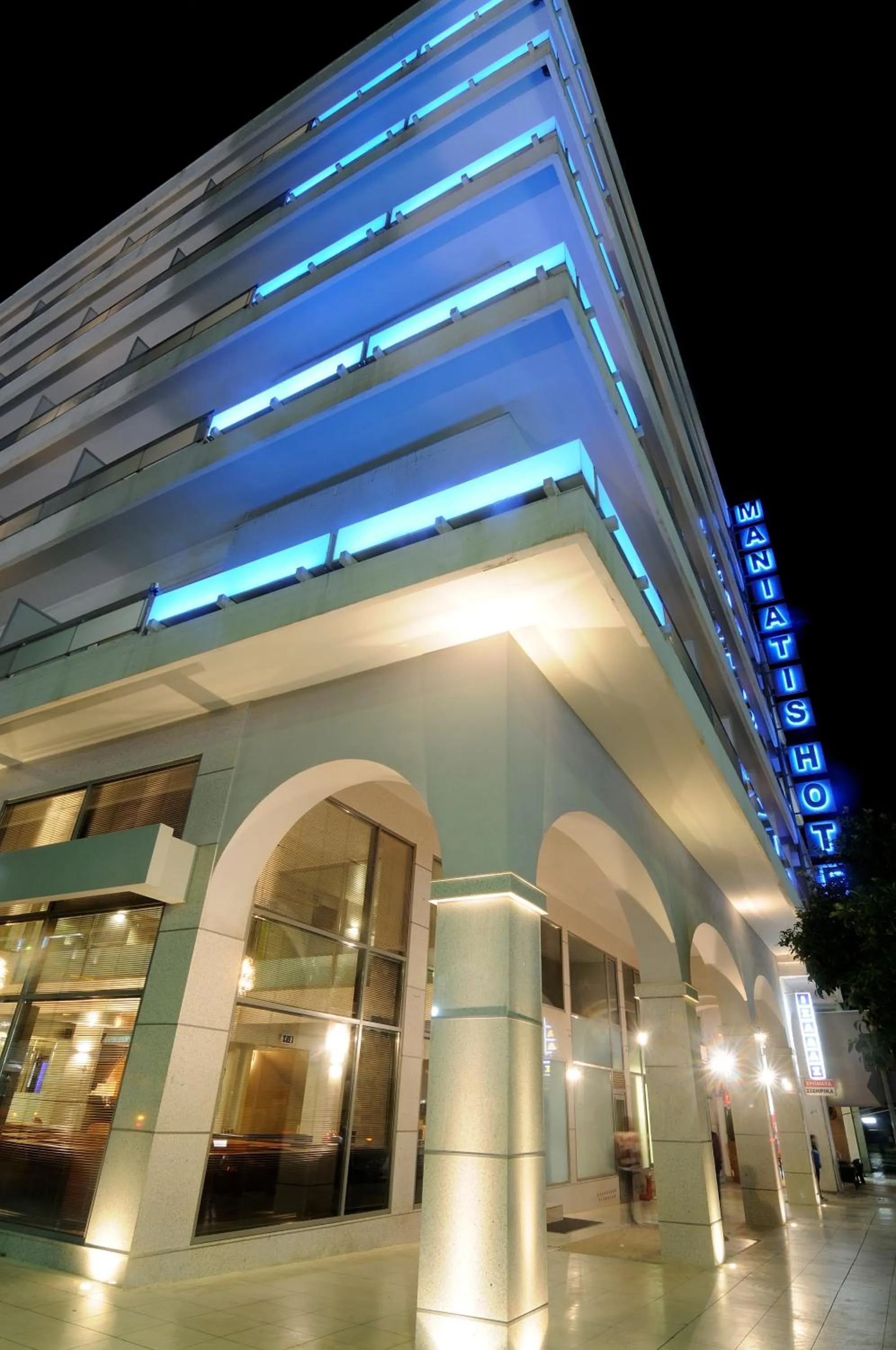 Facade/entrance in Maniatis Hotel