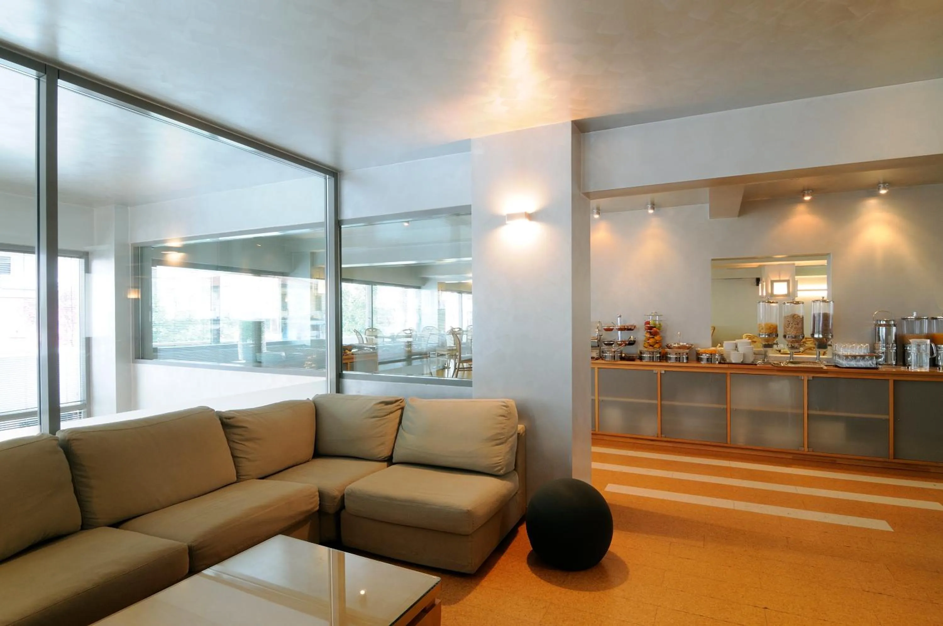 Restaurant/places to eat in Maniatis Hotel