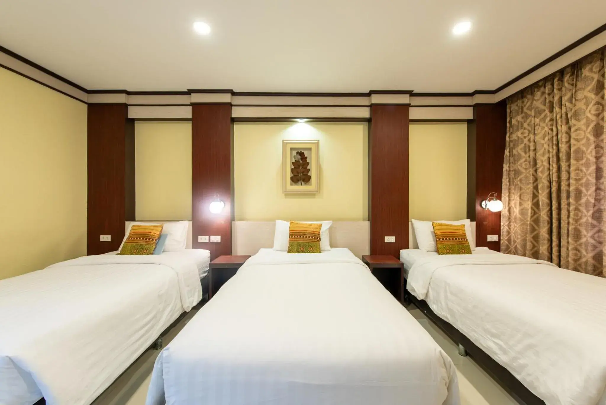 Deluxe Triple Room in Chokdee Place Deluxe Triple Room in Chokdee Place