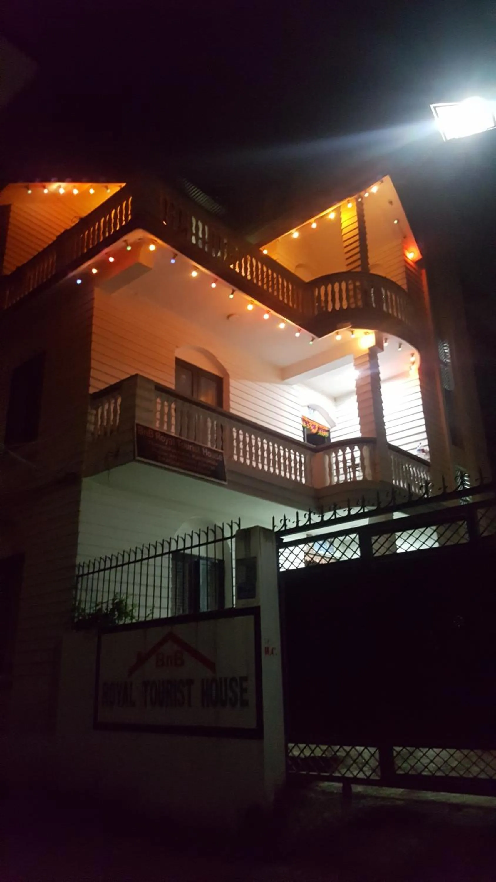 BnB Royal Tourist House