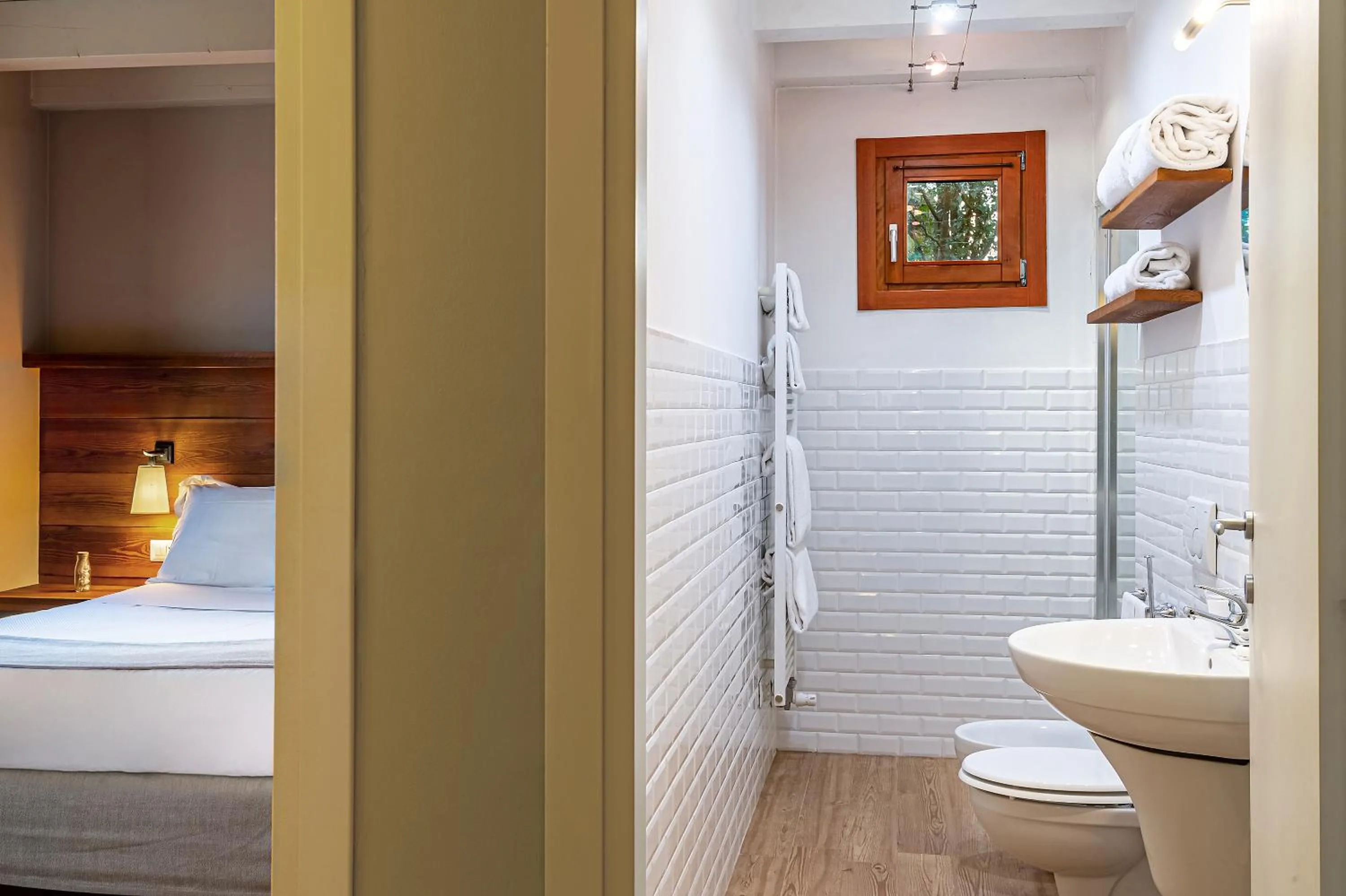 Toilet, Bed in Fiori e Frutti Hotel Agriresort Venezia Mestre