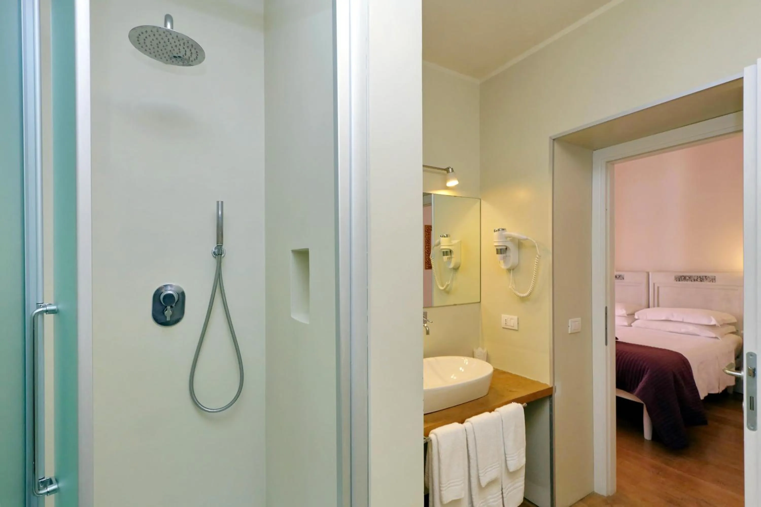 Bathroom, Bed in Guest House Amaranto Romano