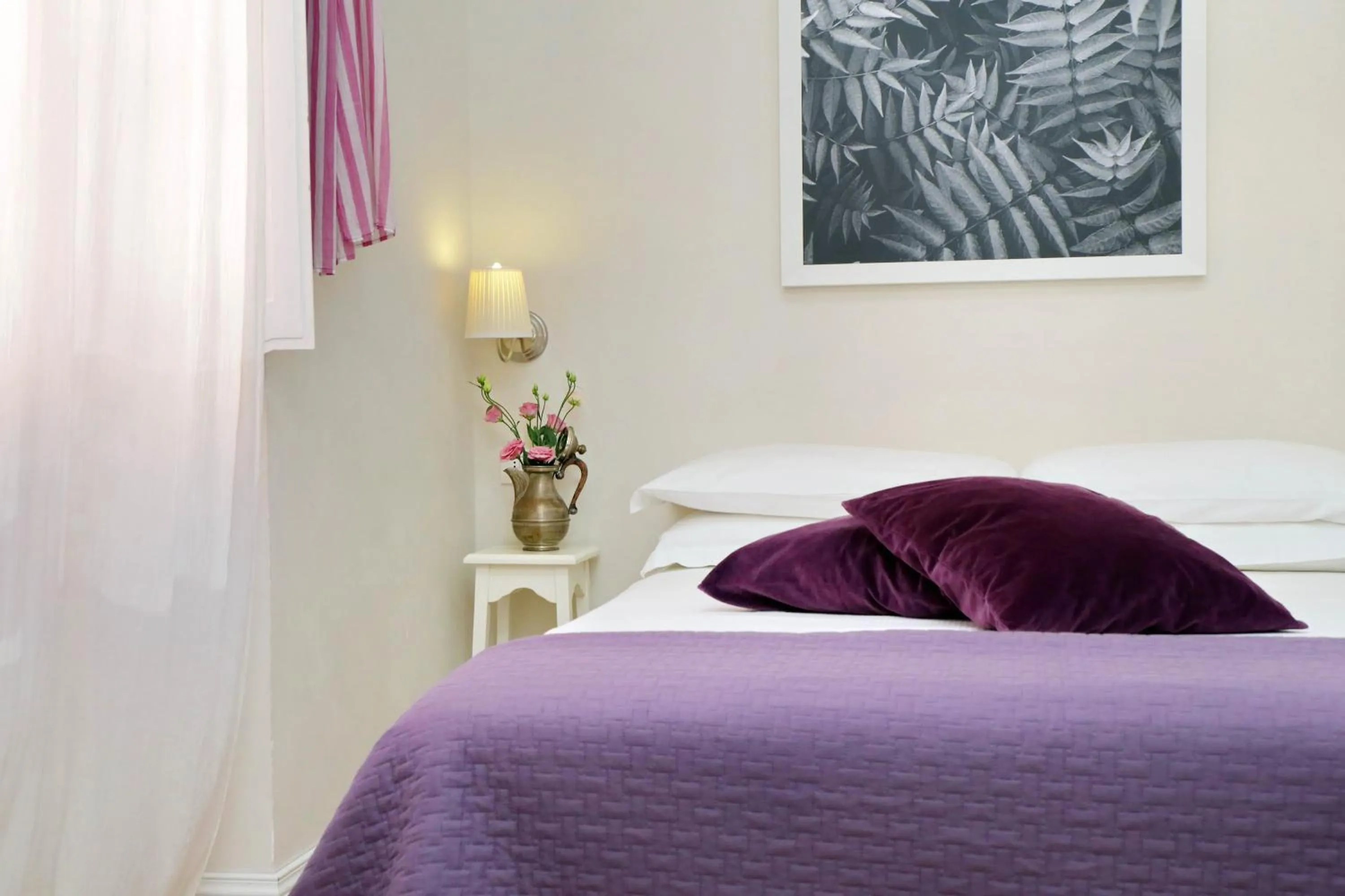 Decorative detail, Bed in Guest House Amaranto Romano