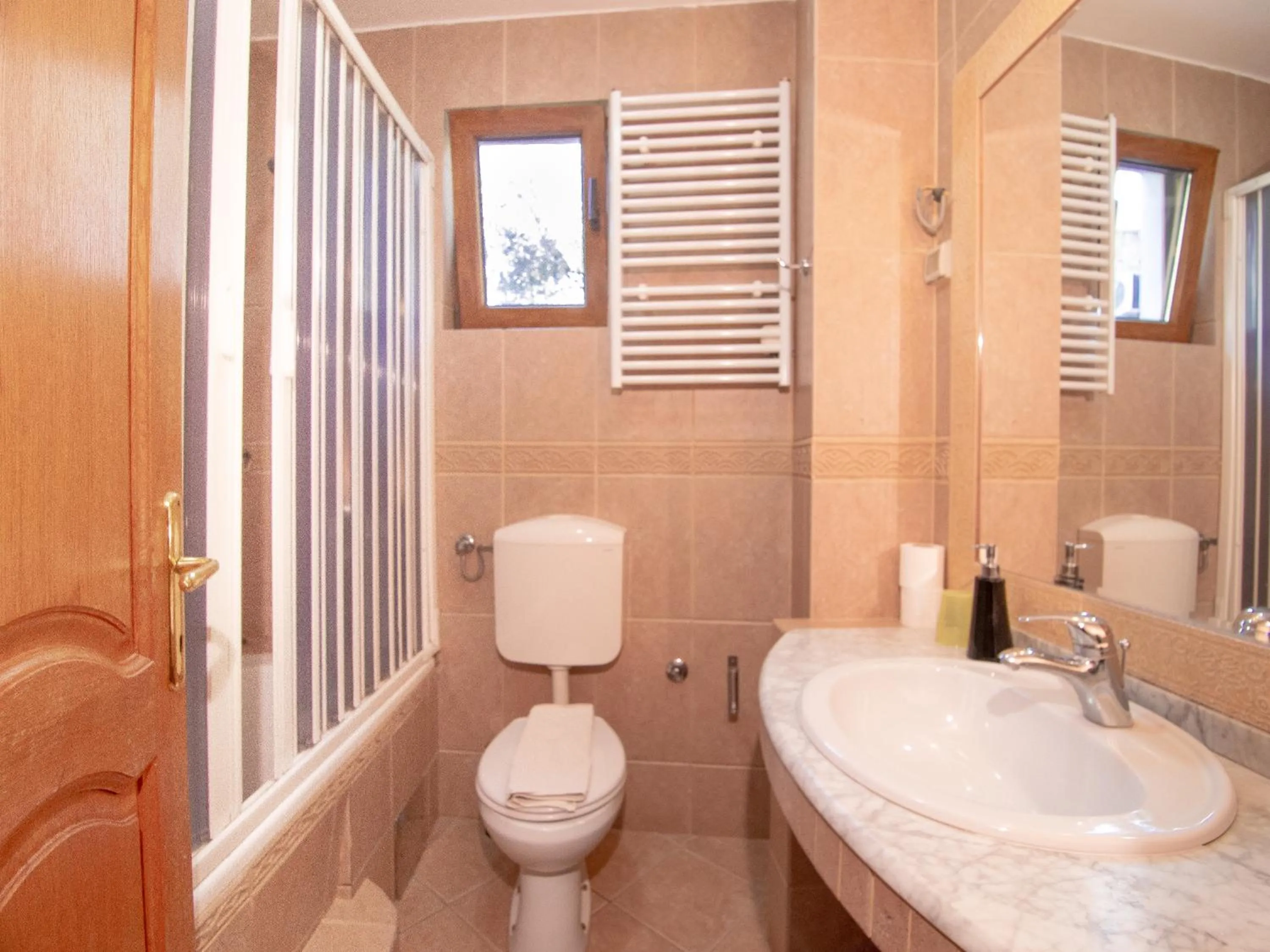 Bathroom in Apartments and Rooms Levantin Inn