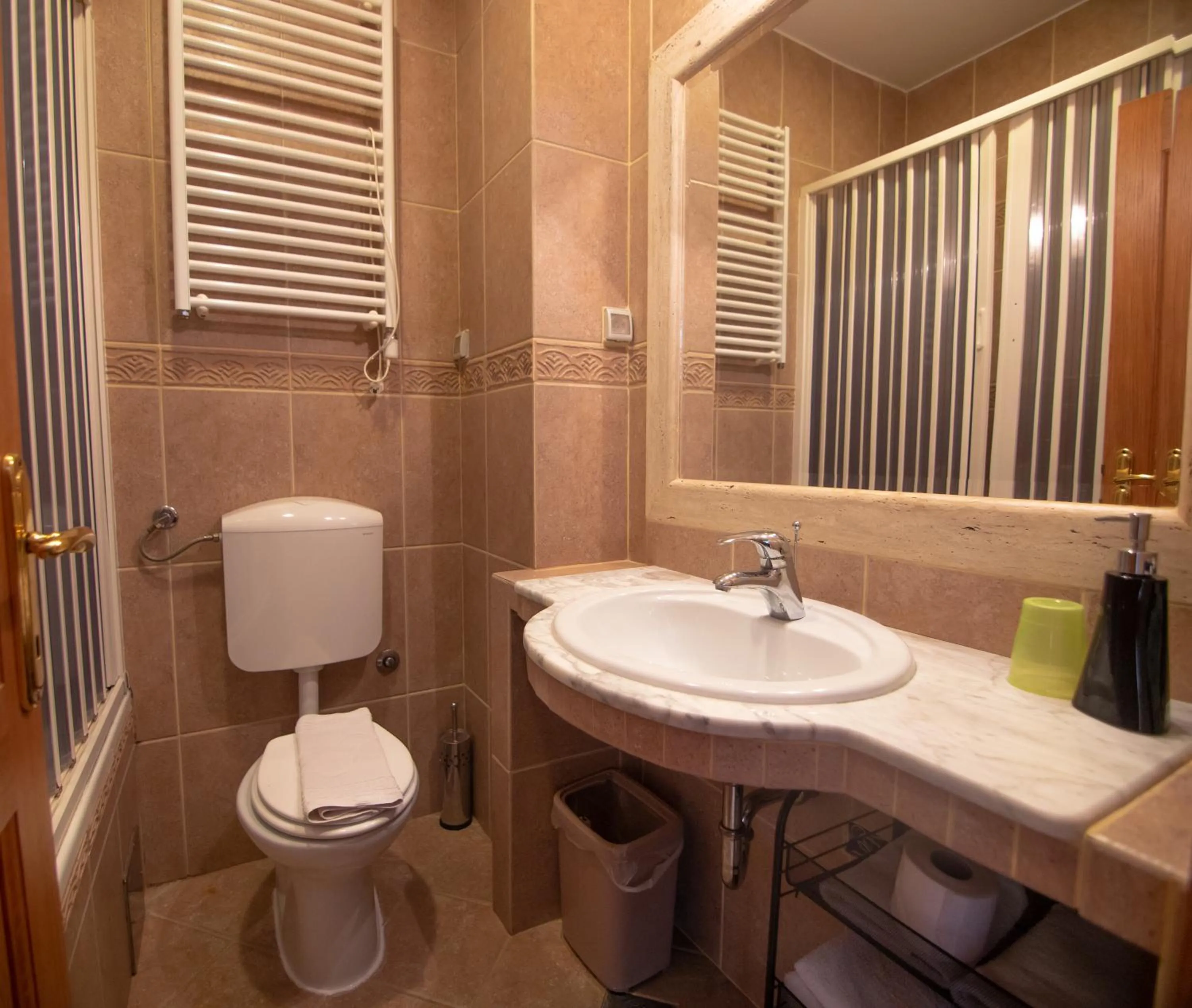 Toilet in Apartments and Rooms Levantin Inn