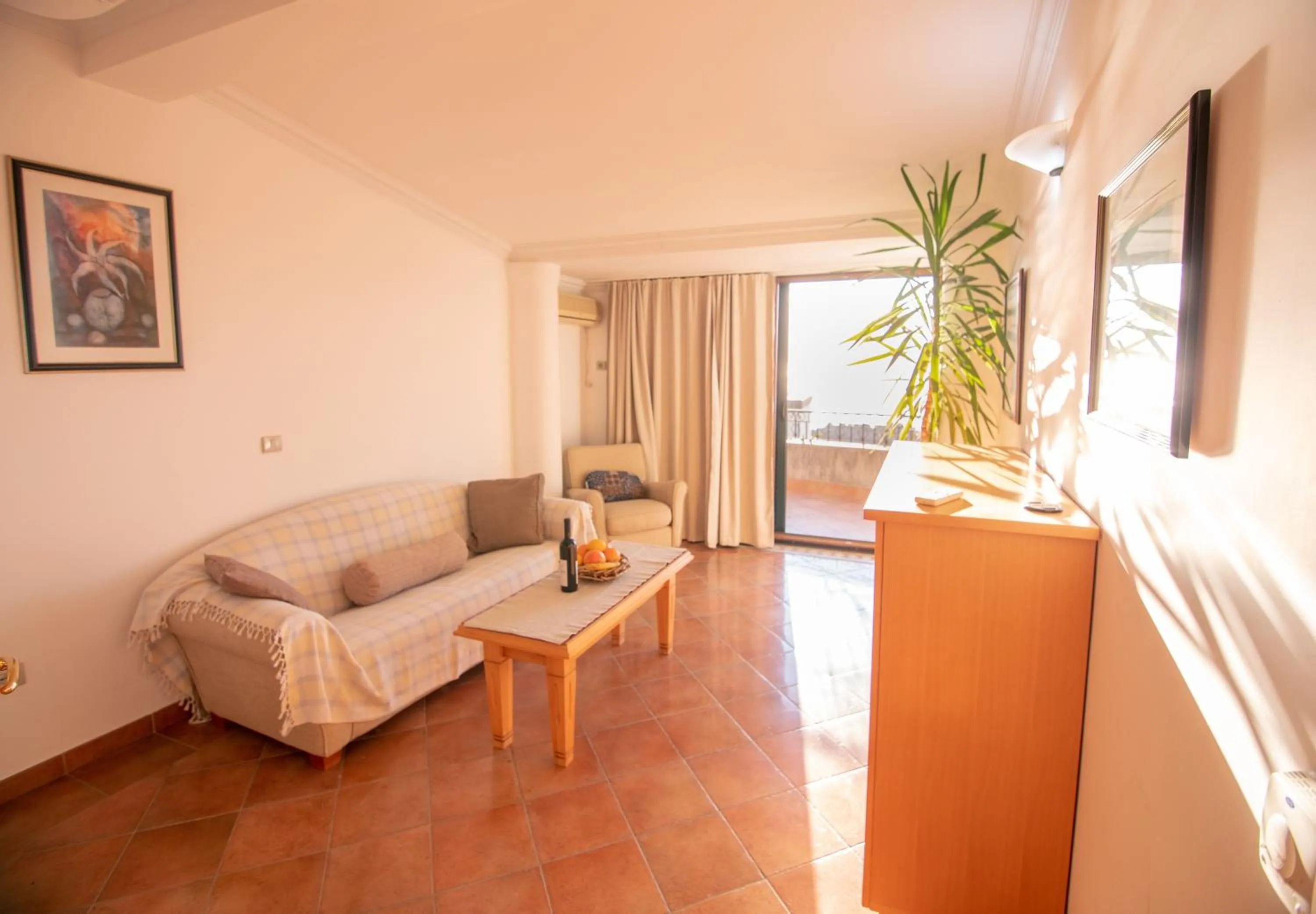 Living room, Bed in Apartments and Rooms Levantin Inn