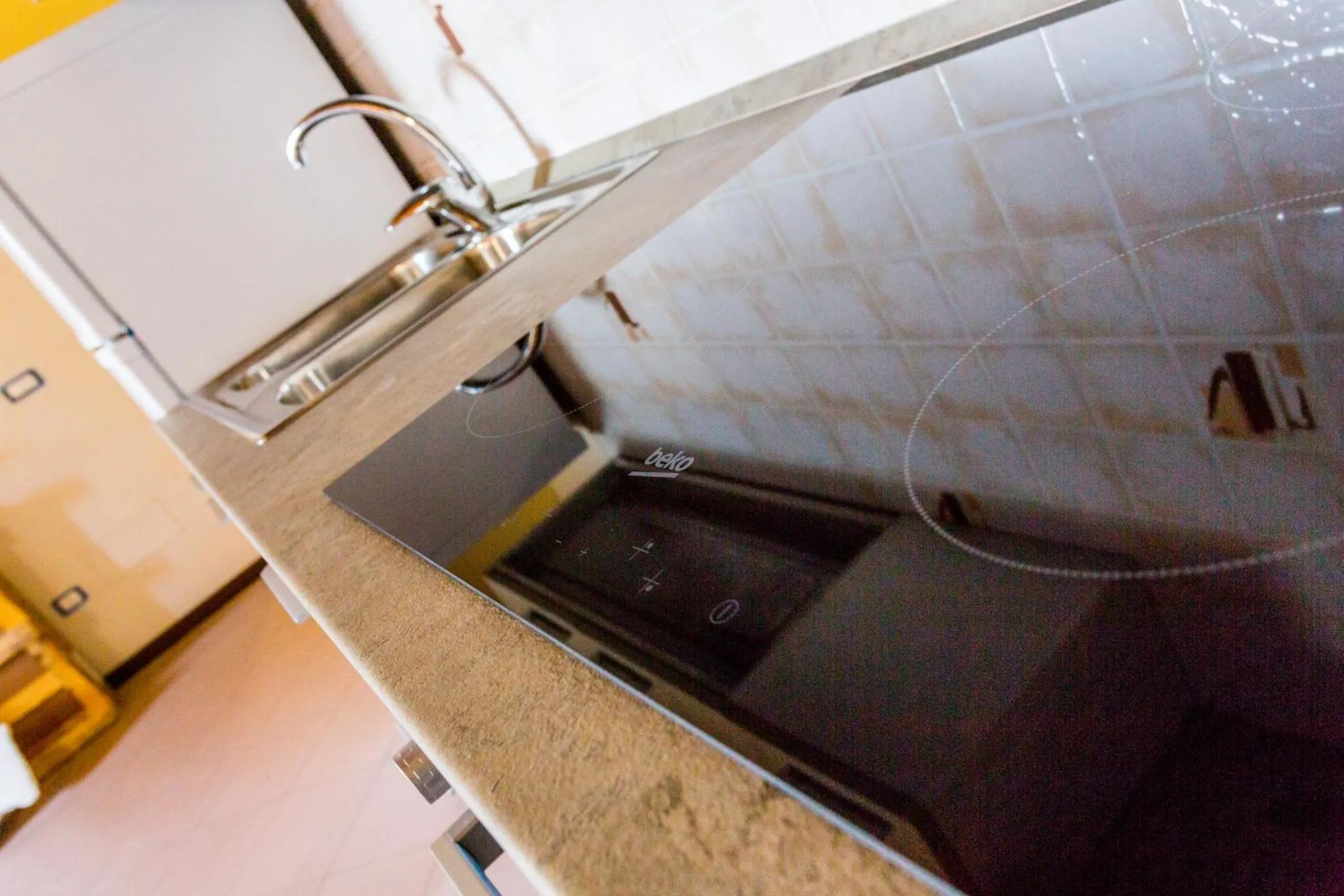 Kitchen or kitchenette in Student's Hostel Estense